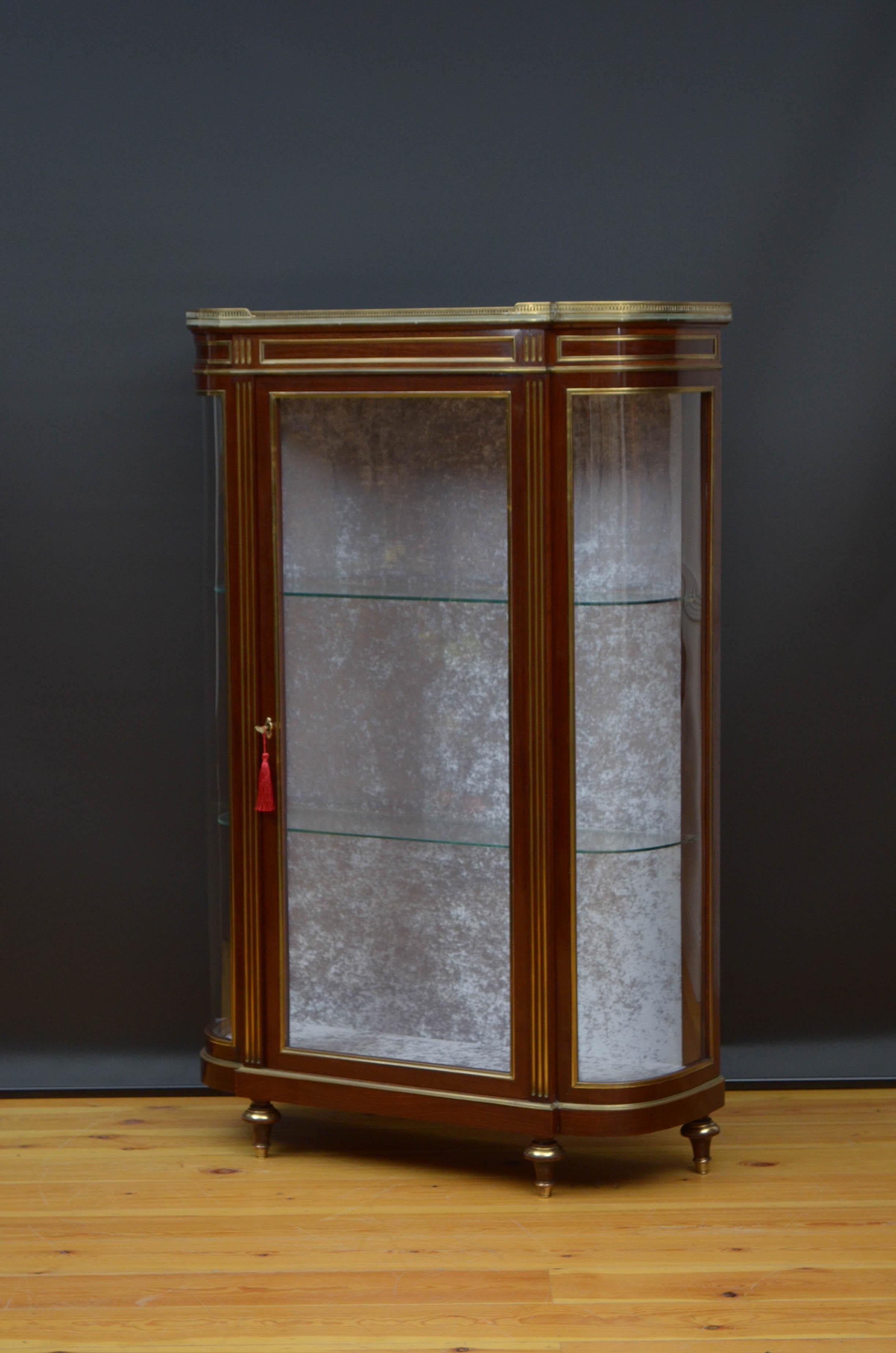 Sn5132, very elegant XIXth century display cabinet, having original brass gallery and veined marble top above brass inlaid frieze and glazed door fitted with original working lock and a key and enclosing newly relined interior with two  glass
