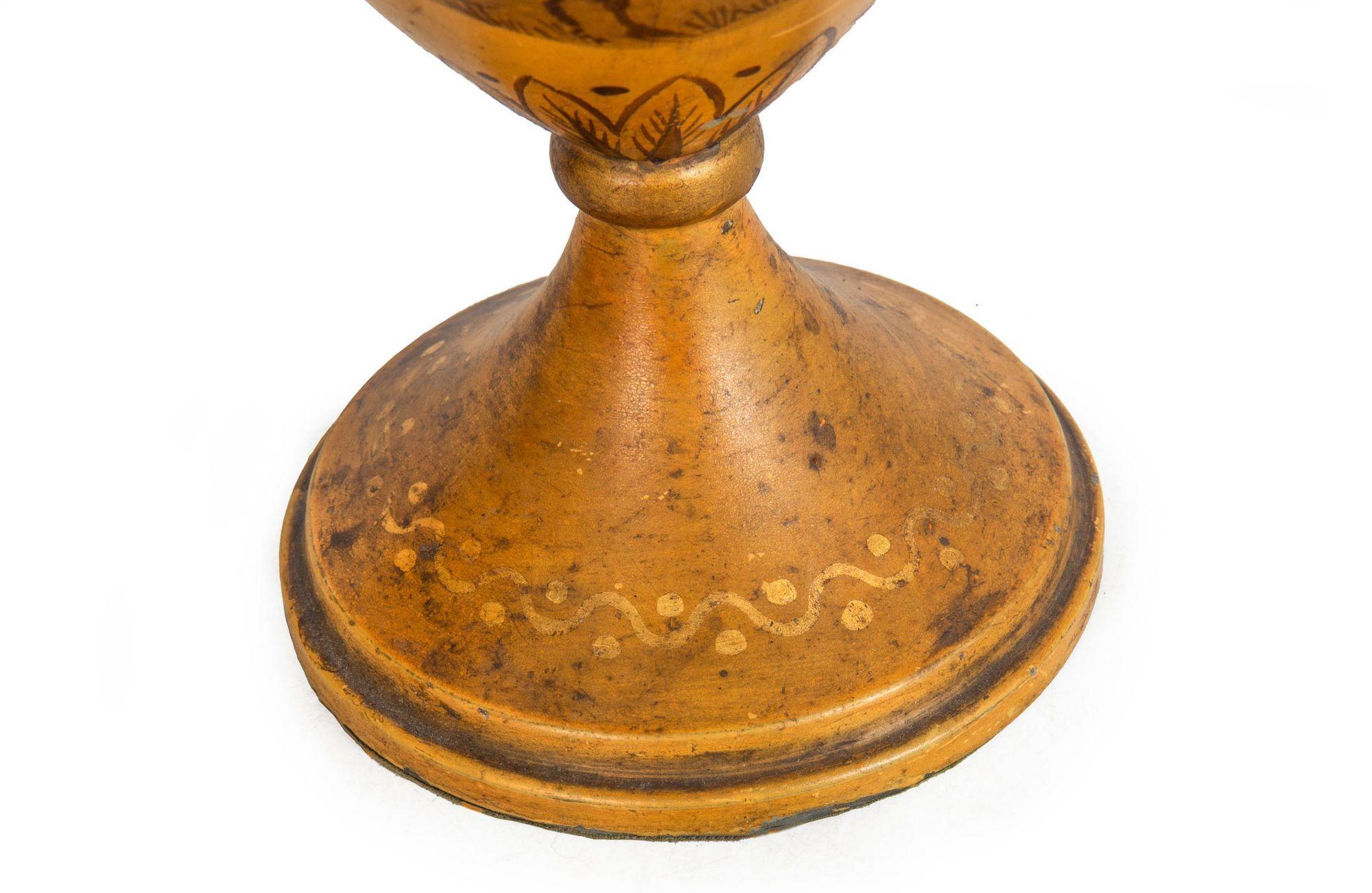 Paire d'urnes Regency du 19ème siècle en châtaignier peint en tôle en vente 12
