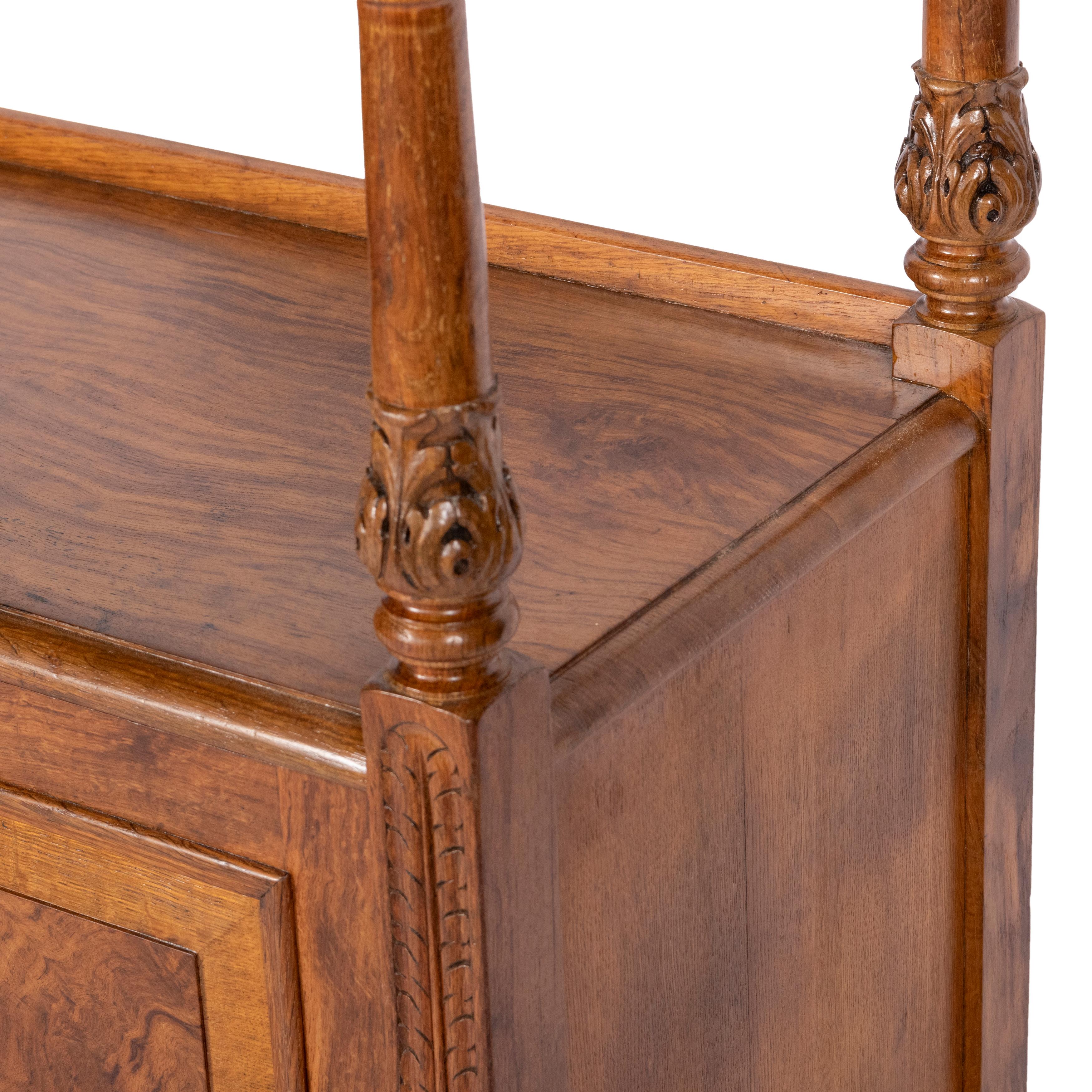 Chêne Fine armoire d'appoint en Oak du 19ème siècle par Thomas Edwards & Sons, Angleterre circa 1880 en vente