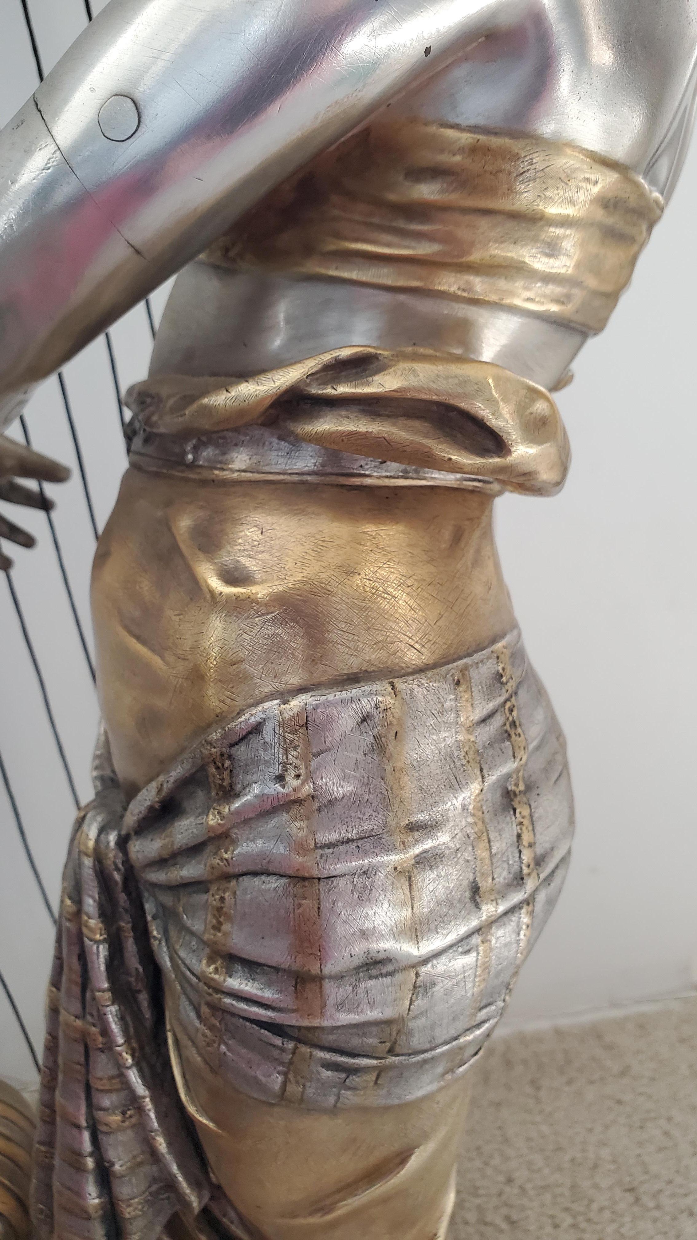 Fino paquete del siglo XIX dorado, bronce plateado músico arpista femenino Coudray en venta 7