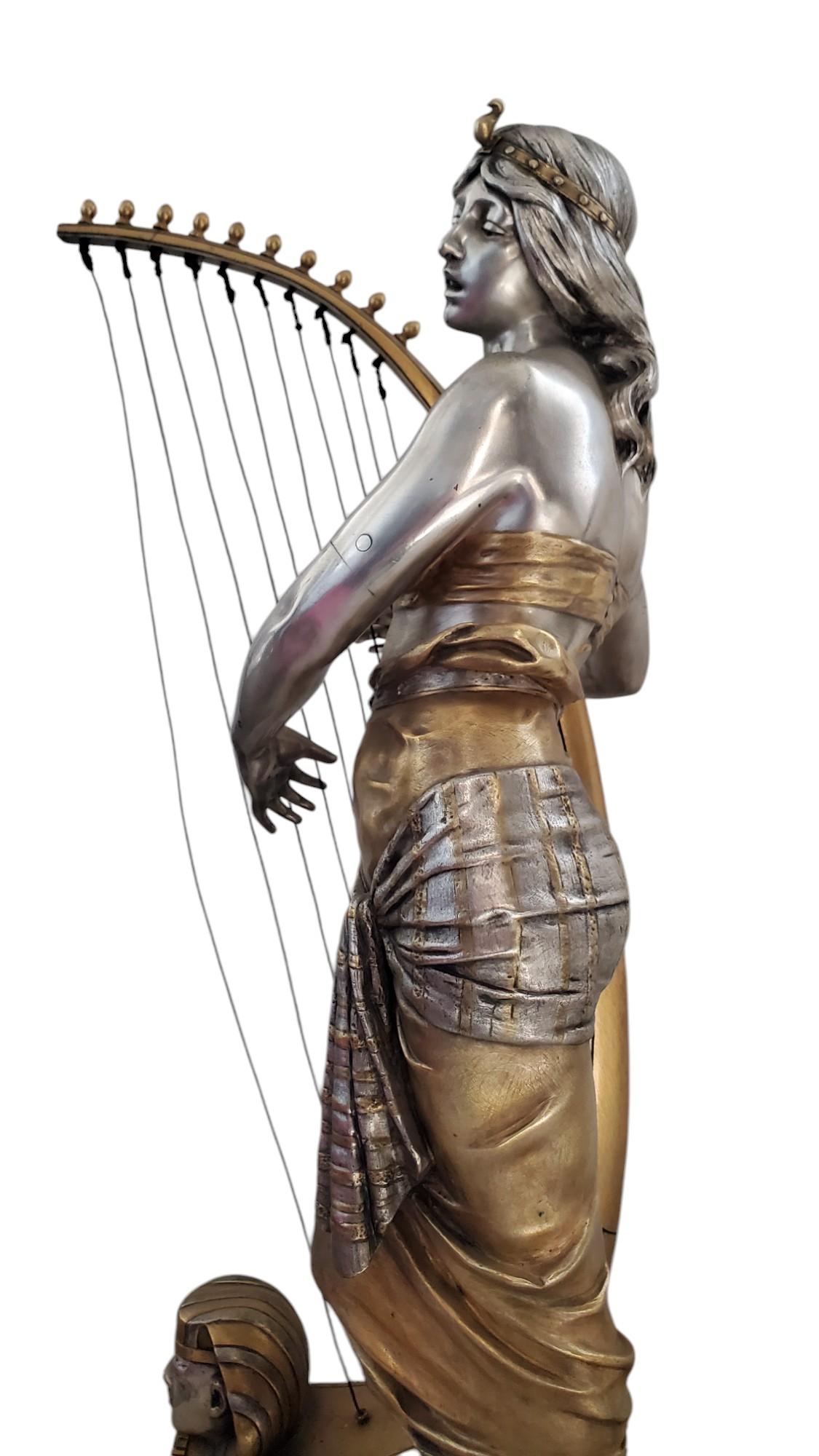 Fino paquete del siglo XIX dorado, bronce plateado músico arpista femenino Coudray en venta 3