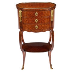 Table d'appoint de style transitionnel Louis XV/XVI en parqueterie du 19ème siècle