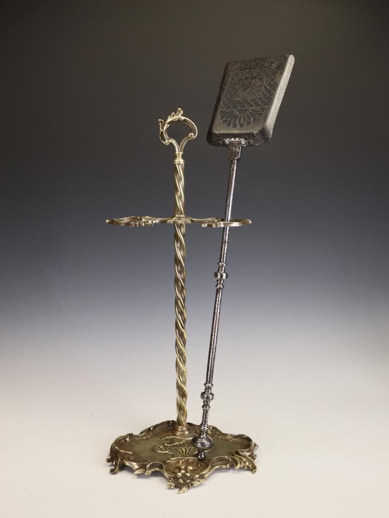 Raffinato bastone o bastone da camino in ottone del XIX secolo in stile Rococò Revival In condizioni buone in vendita a Lincoln, GB