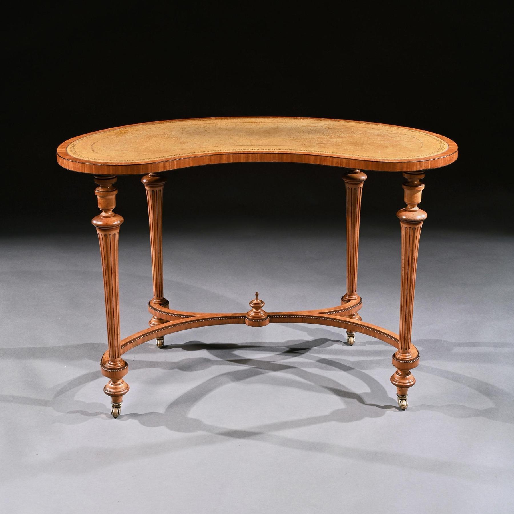 Fine 19th Century Satinwood Kidney Shape Side Writing Table In Good Condition In Benington, Herts