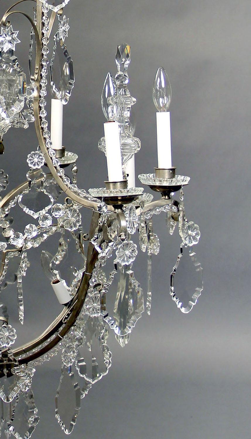 Raffinato lampadario a dodici luci in bronzo argentato e cristallo di Baccarat del XIX secolo In condizioni buone in vendita a Long Island City, NY