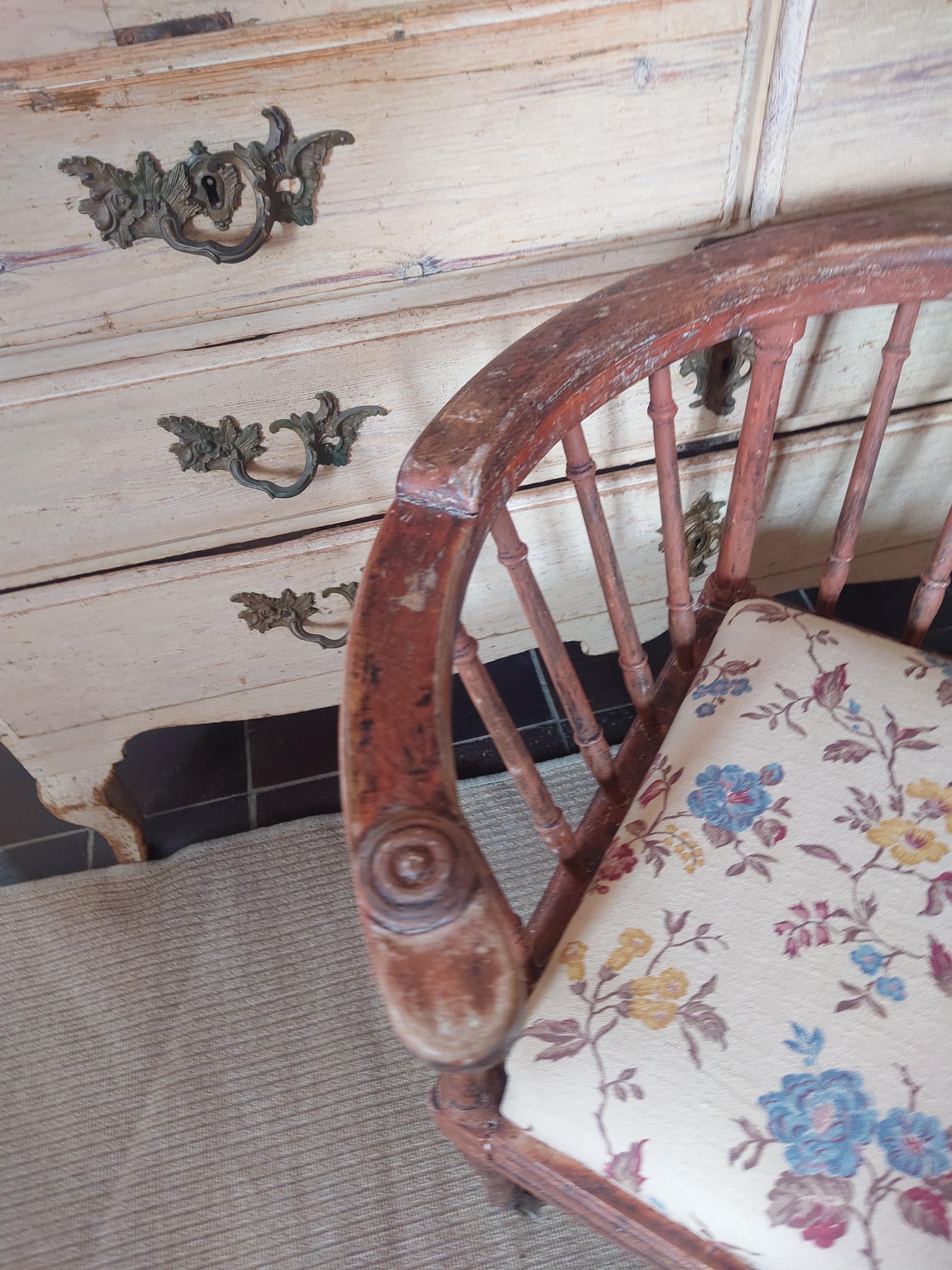Fino sillón sueco Gustavian Corner del siglo XIX con pintura original en venta 3
