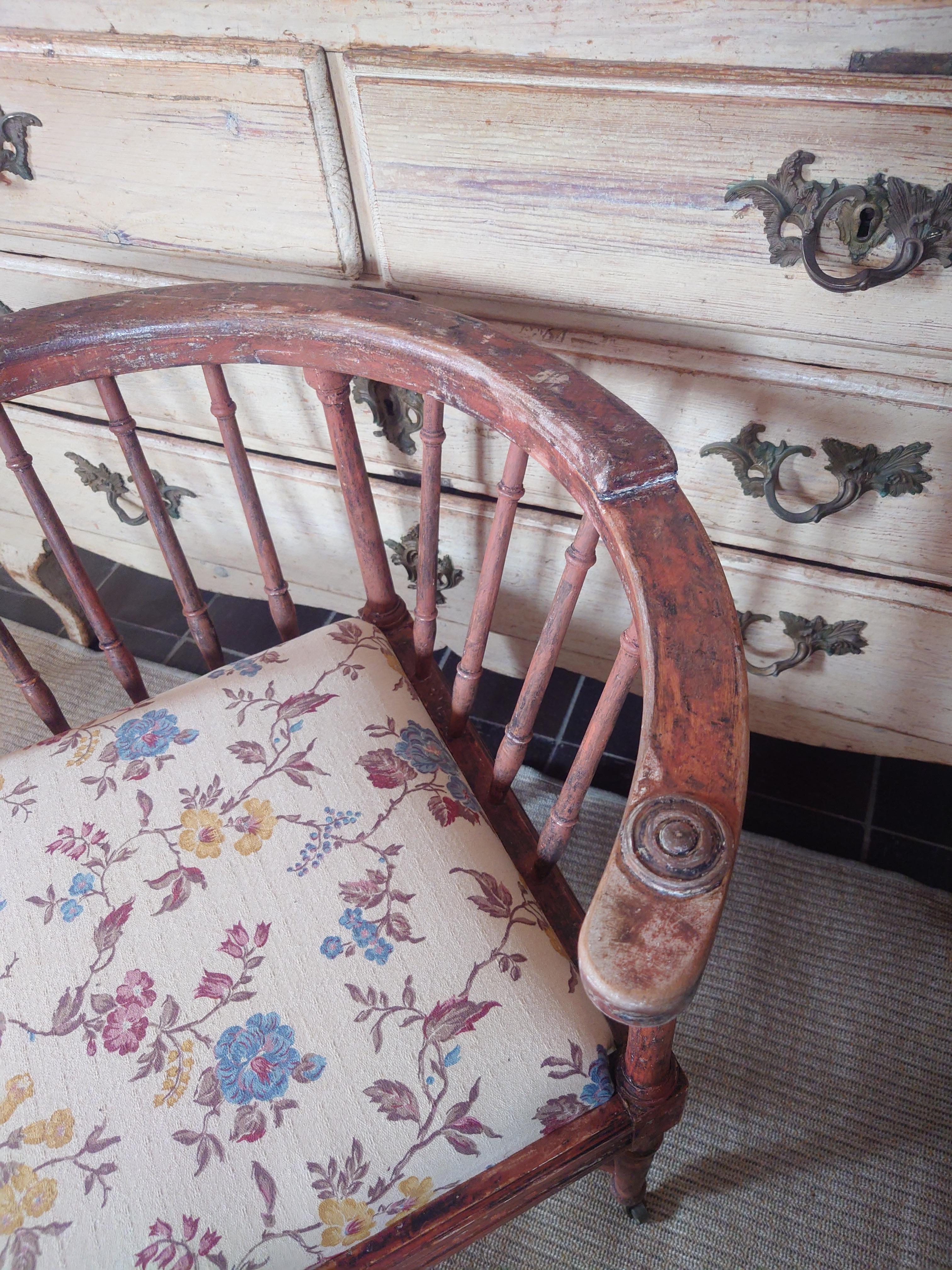 Fino sillón sueco Gustavian Corner del siglo XIX con pintura original en venta 4