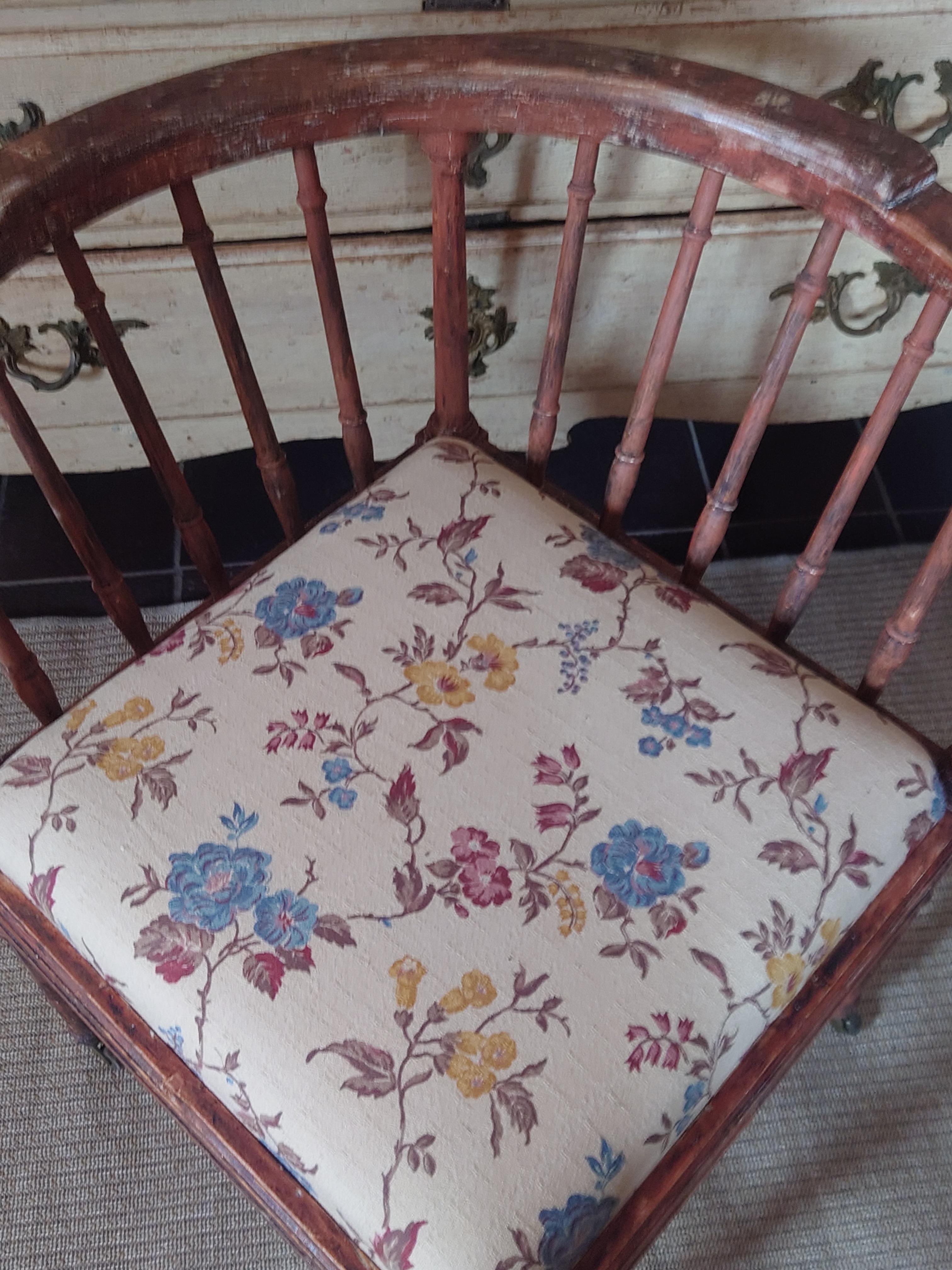 Fino sillón sueco Gustavian Corner del siglo XIX con pintura original en venta 12