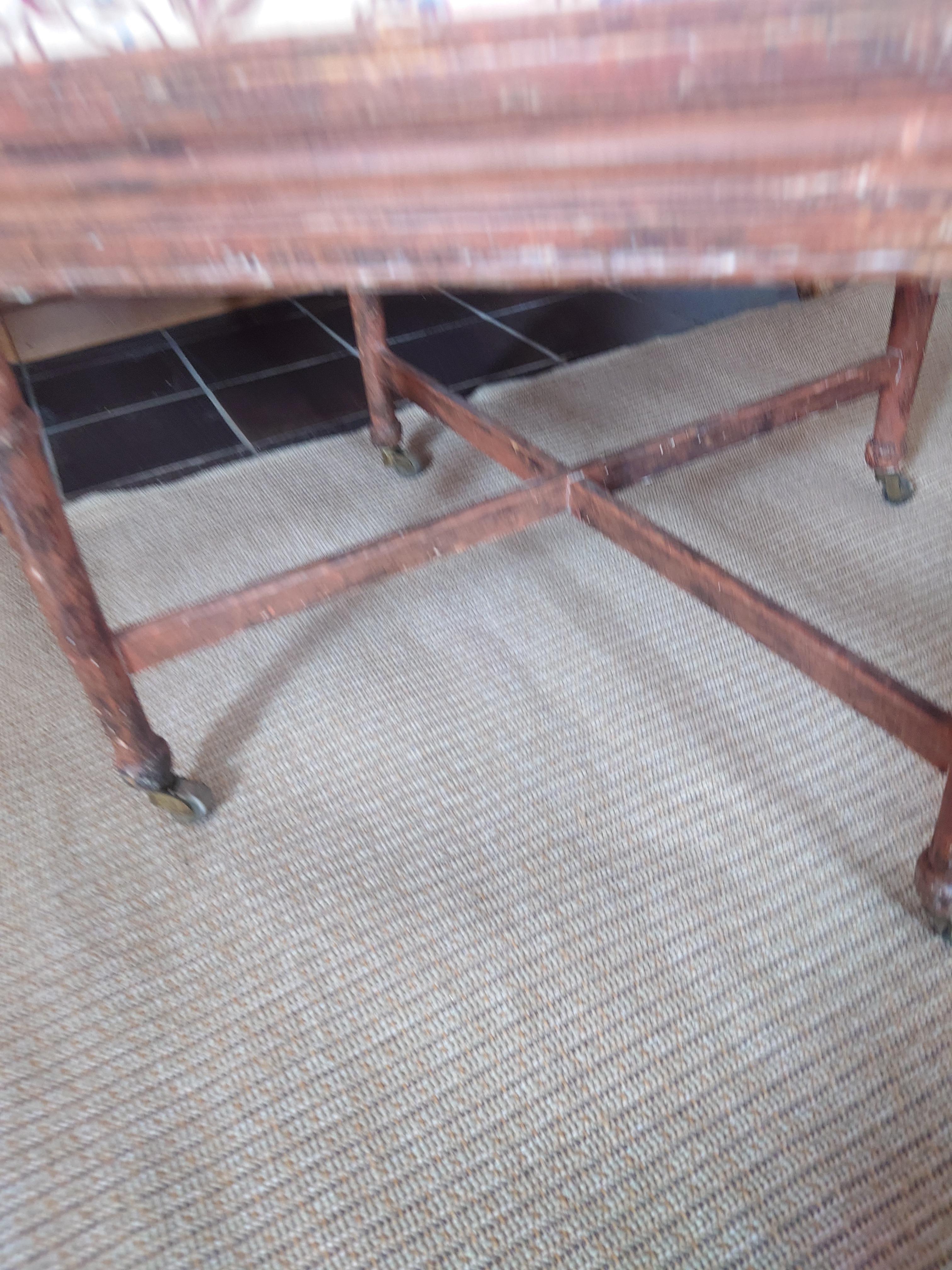Fino sillón sueco Gustavian Corner del siglo XIX con pintura original Pino en venta