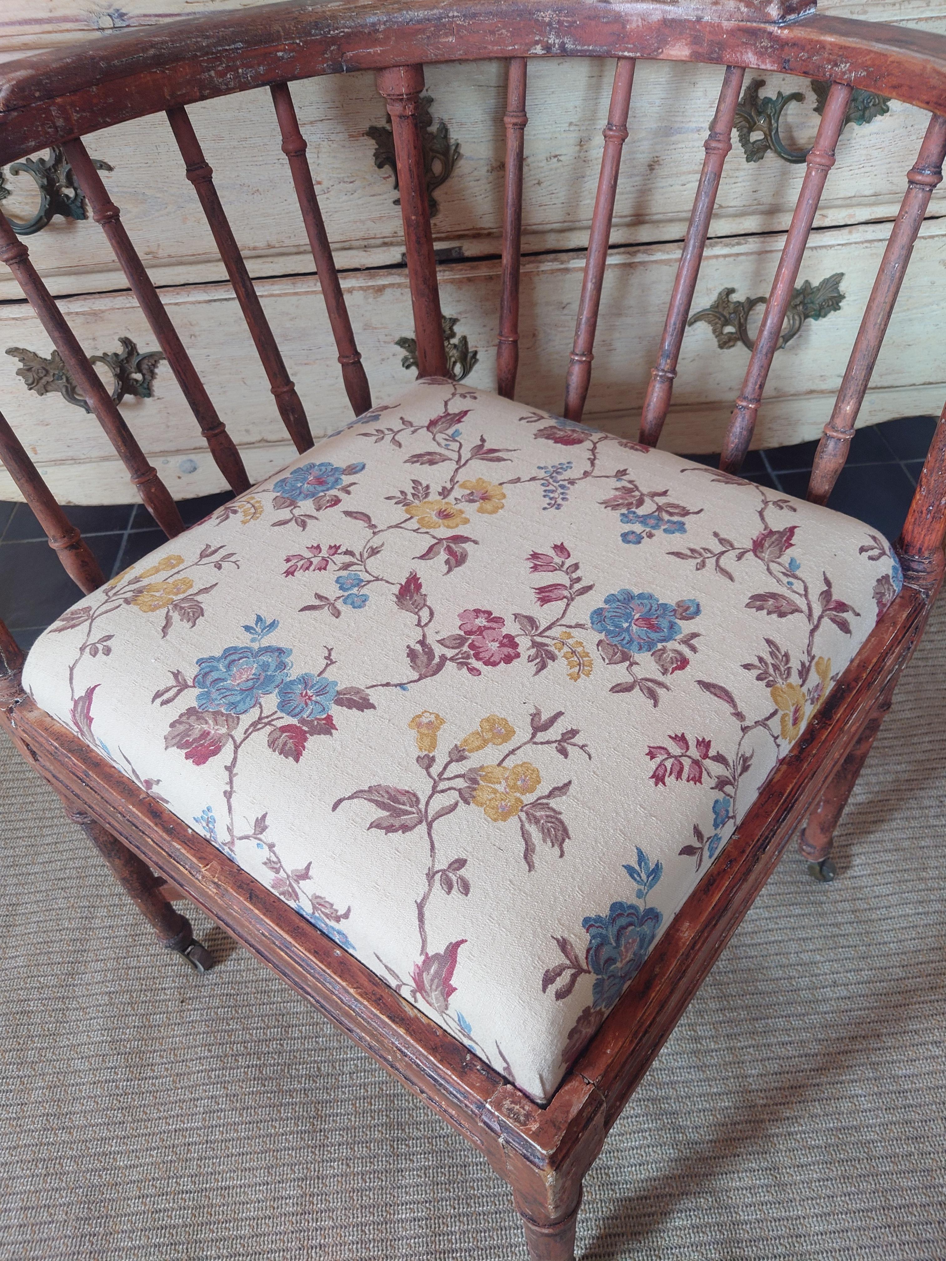 Fino sillón sueco Gustavian Corner del siglo XIX con pintura original en venta 1