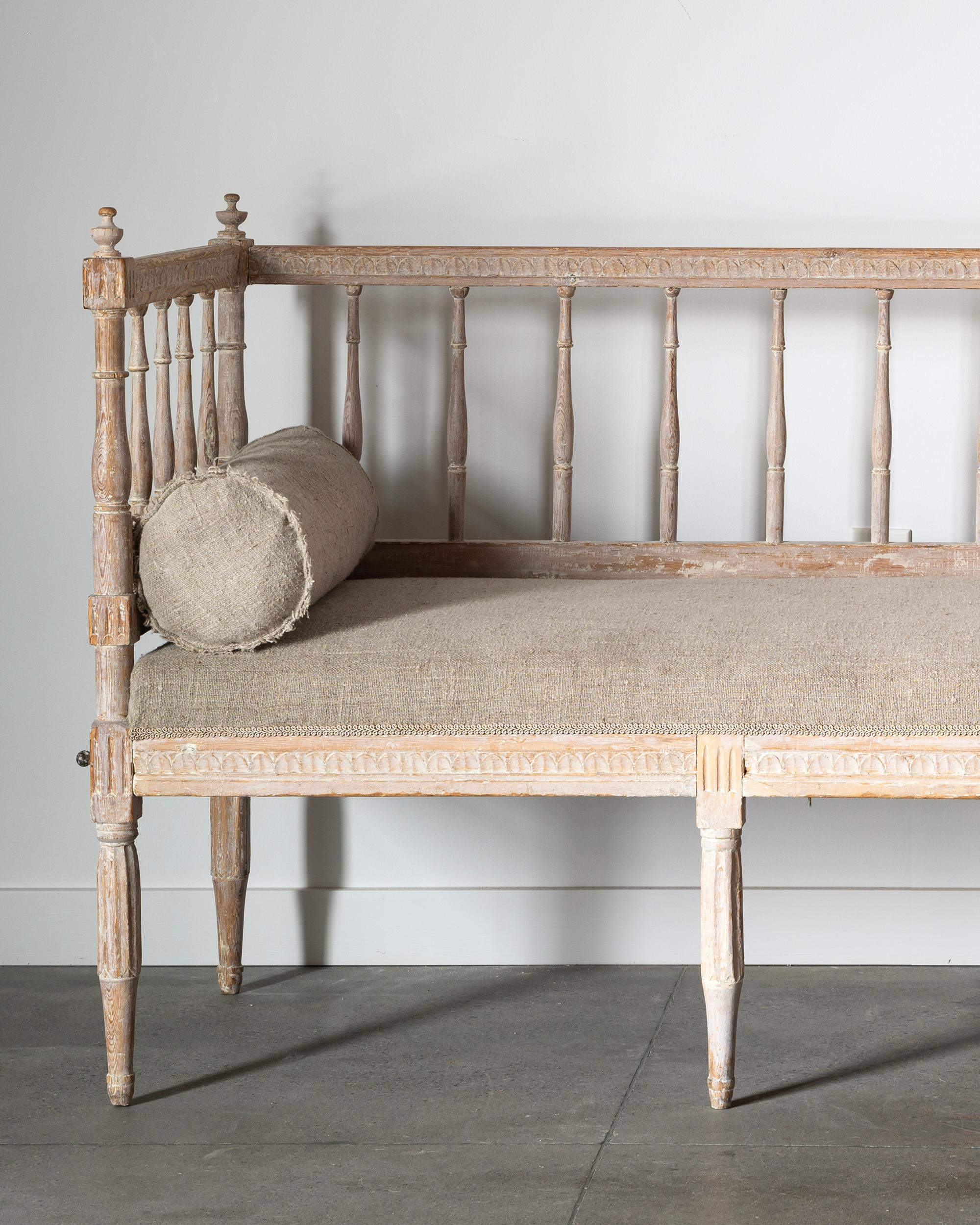 Fine 19th century Swedish sofa from the Gustavian period in its original colour newly upholstered in a raw linen. Ca 1810 Sweden.  