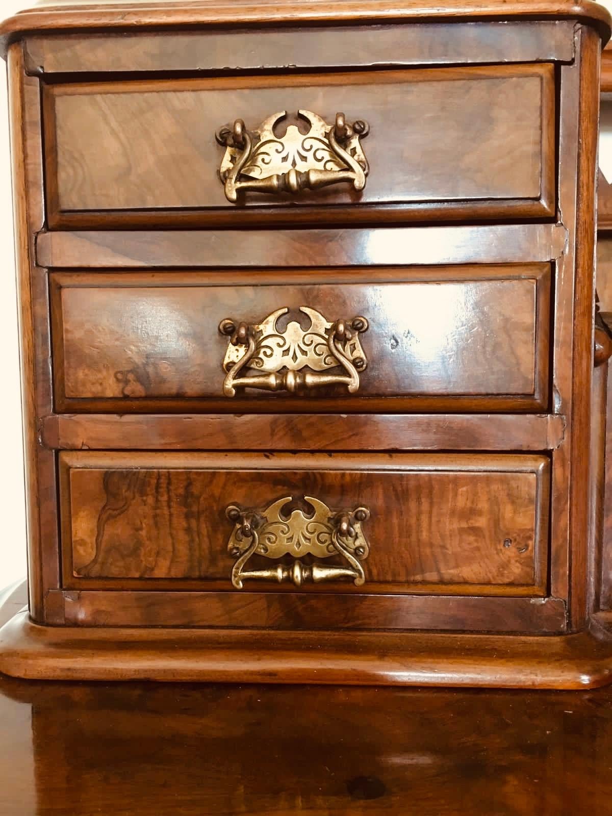 Hand-Carved Fine 19th Century Victorian Antique Burr Walnut Dressing Table