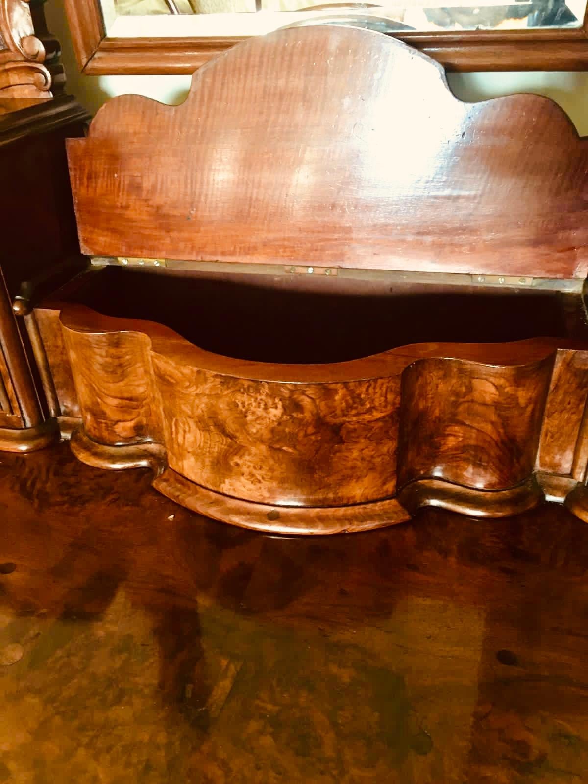Mahogany Fine 19th Century Victorian Antique Burr Walnut Dressing Table