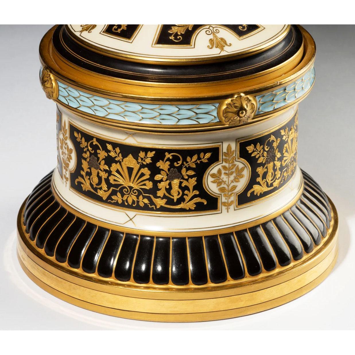 Vase en porcelaine de style viennois du 19ème siècle « Recherche d'amour » par Pirkenhammer  en vente 7
