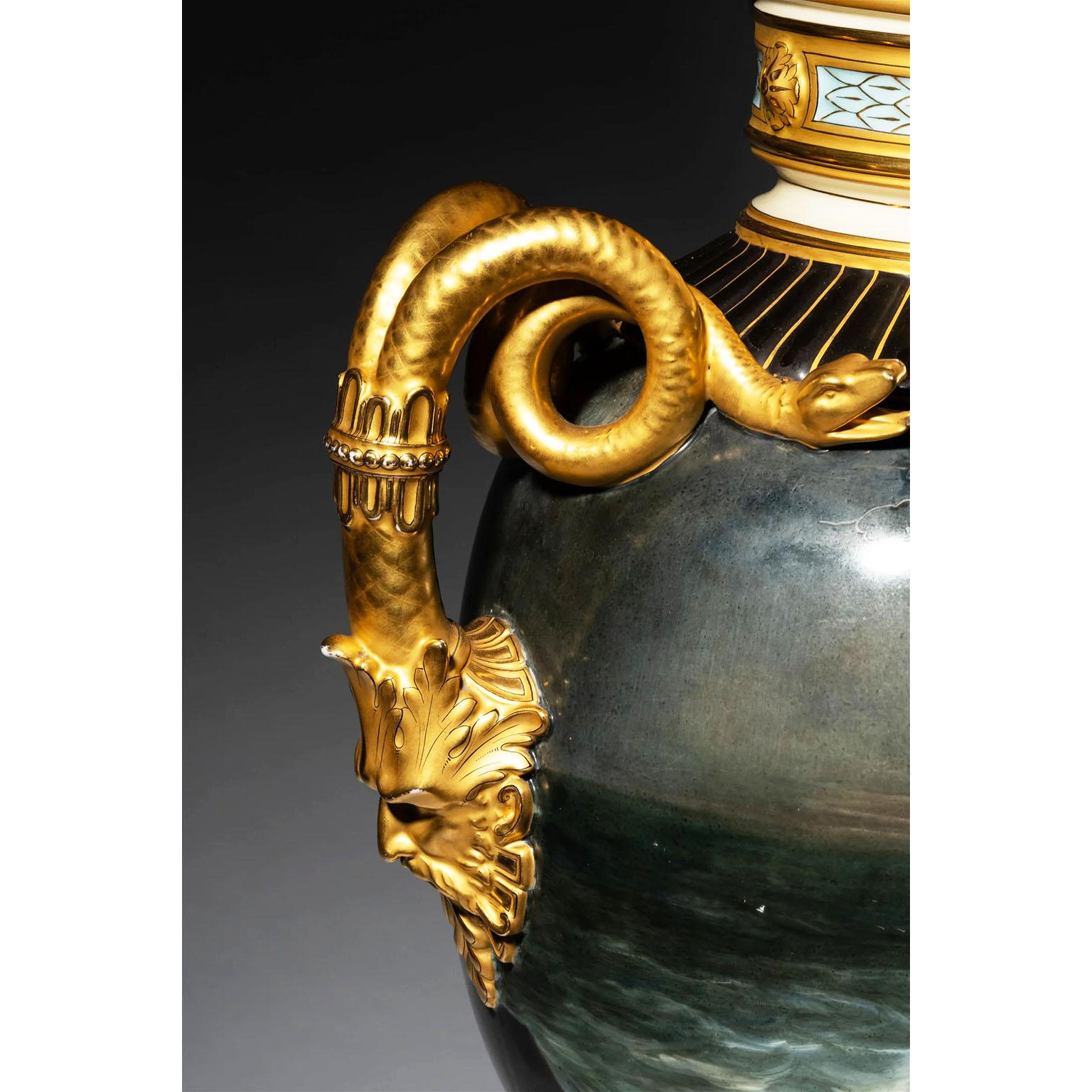 Vase en porcelaine de style viennois du 19ème siècle « Recherche d'amour » par Pirkenhammer  Bon état - En vente à Los Angeles, CA
