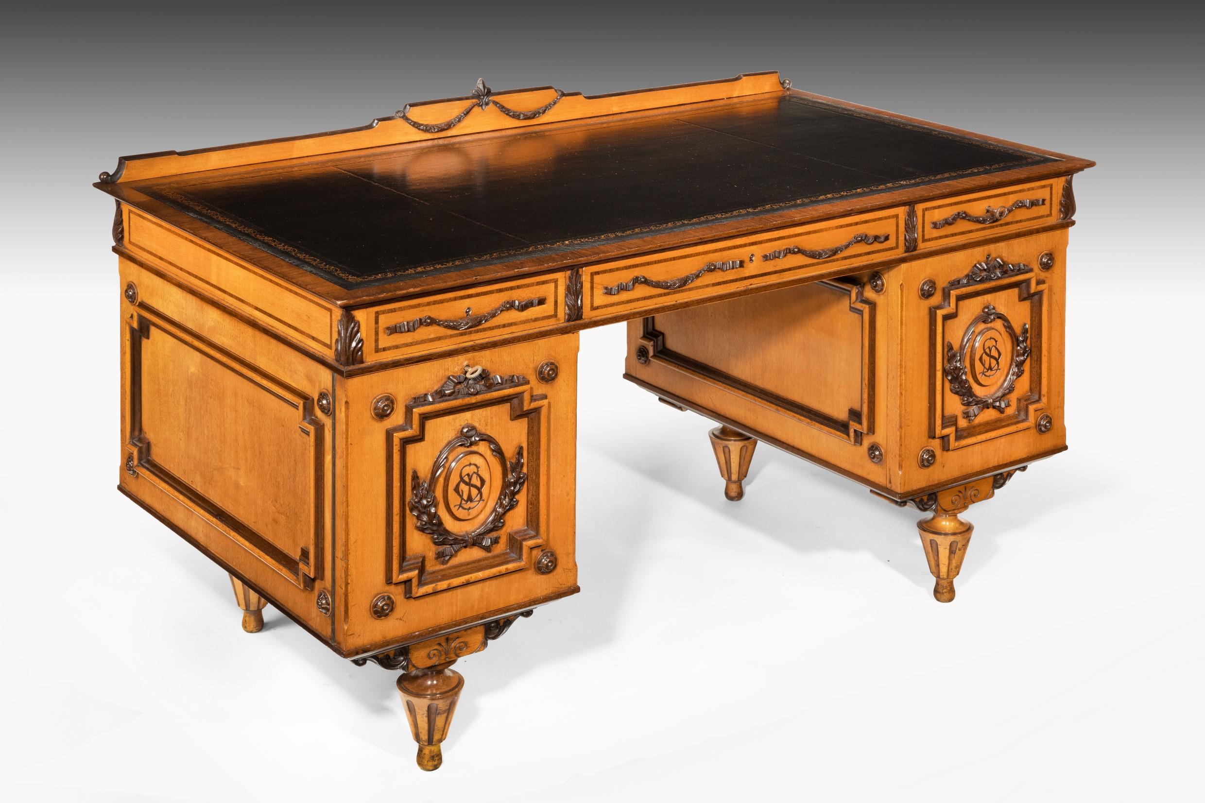 Fine 19th Century Viennese Satin Sycamore Writing Desk (Österreichisch)