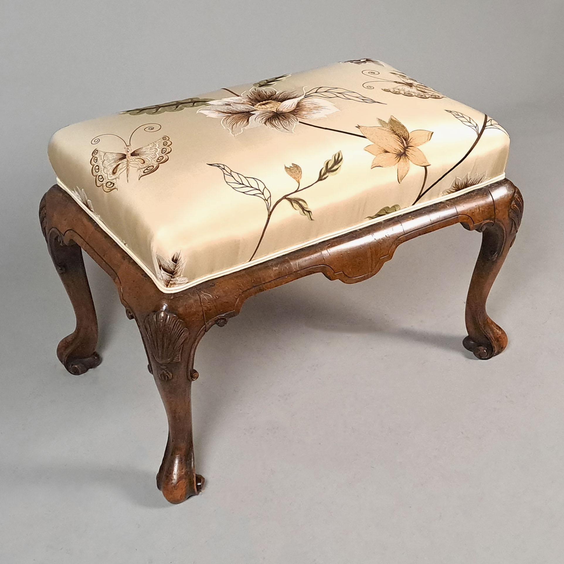 Fino escabel de nogal del siglo XIX c. 1870 en Bueno estado para la venta en Heathfield, GB