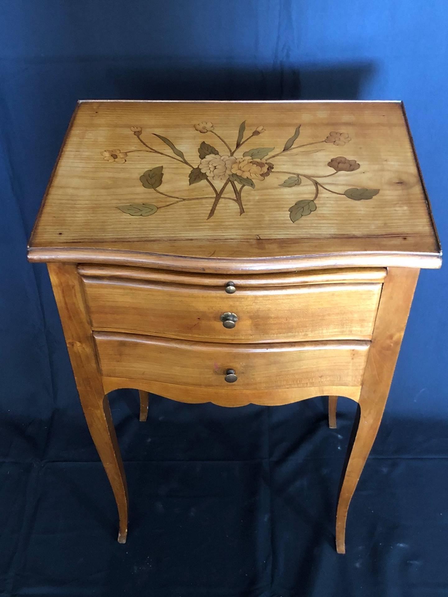 Fine 19th Century Walnut Marquetry Nightstand Cabinet 4