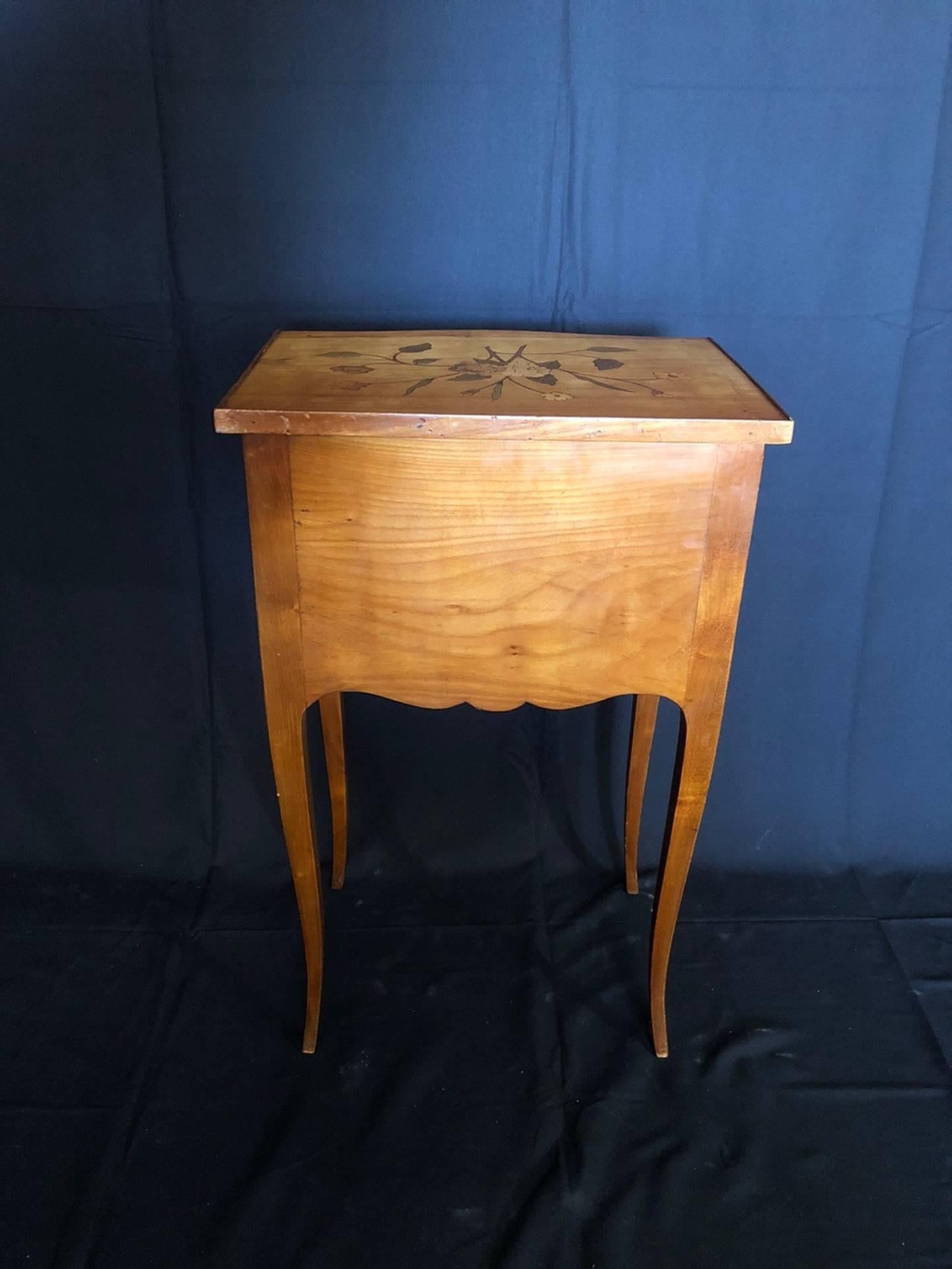 Fine 19th Century Walnut Marquetry Nightstand Cabinet 5