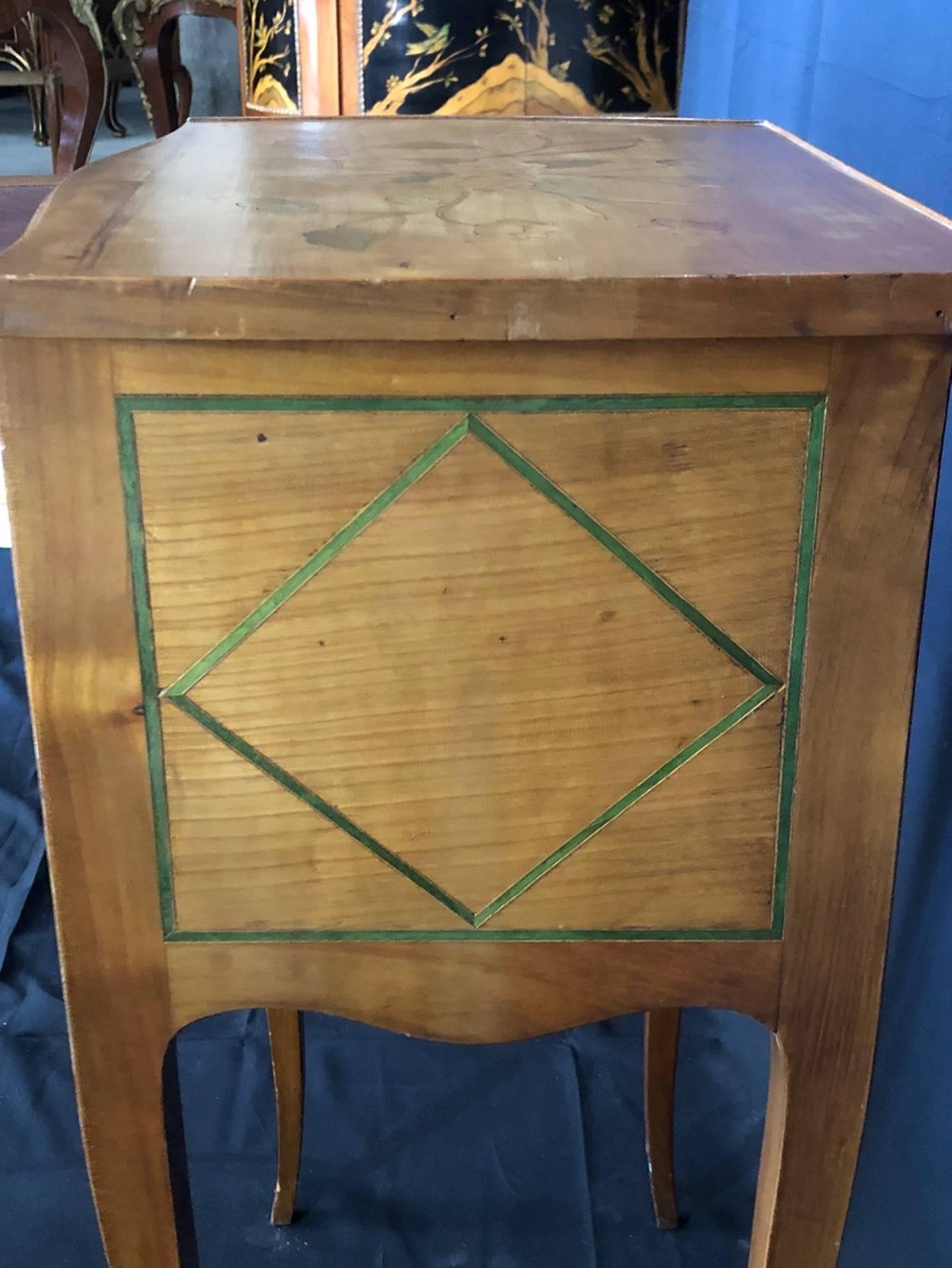 Fine 19th Century Walnut Marquetry Nightstand Cabinet In Good Condition In Hopewell, NJ