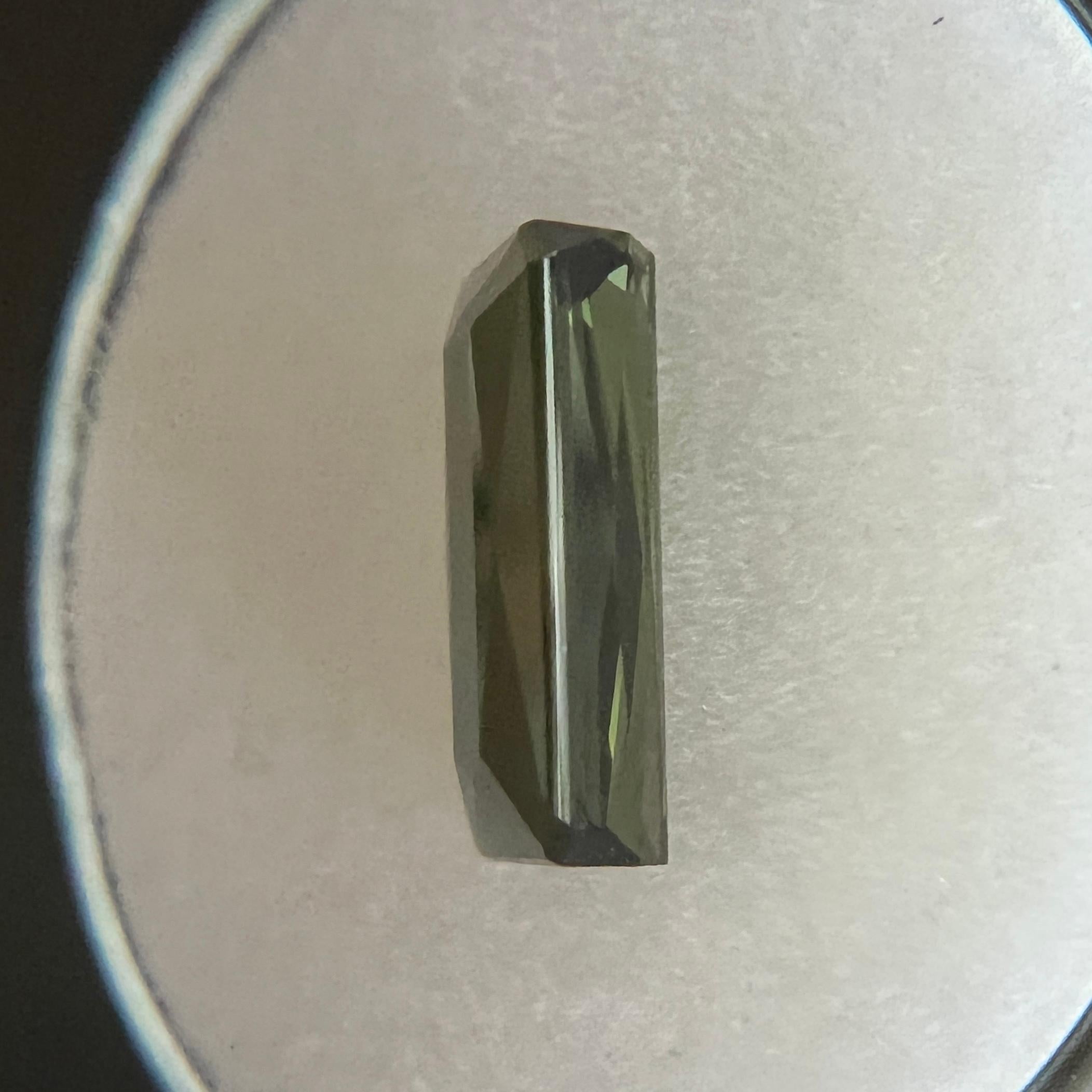 Fine tourmaline vert vif de 2,33 carats, taille émeraude ciseau octogonale fantaisie en vente 1