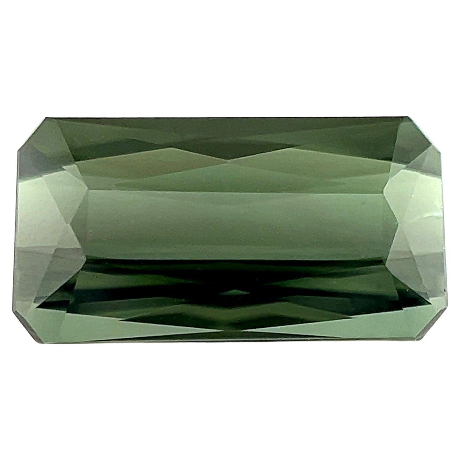 Fine tourmaline vert vif de 2,33 carats, taille émeraude ciseau octogonale fantaisie en vente