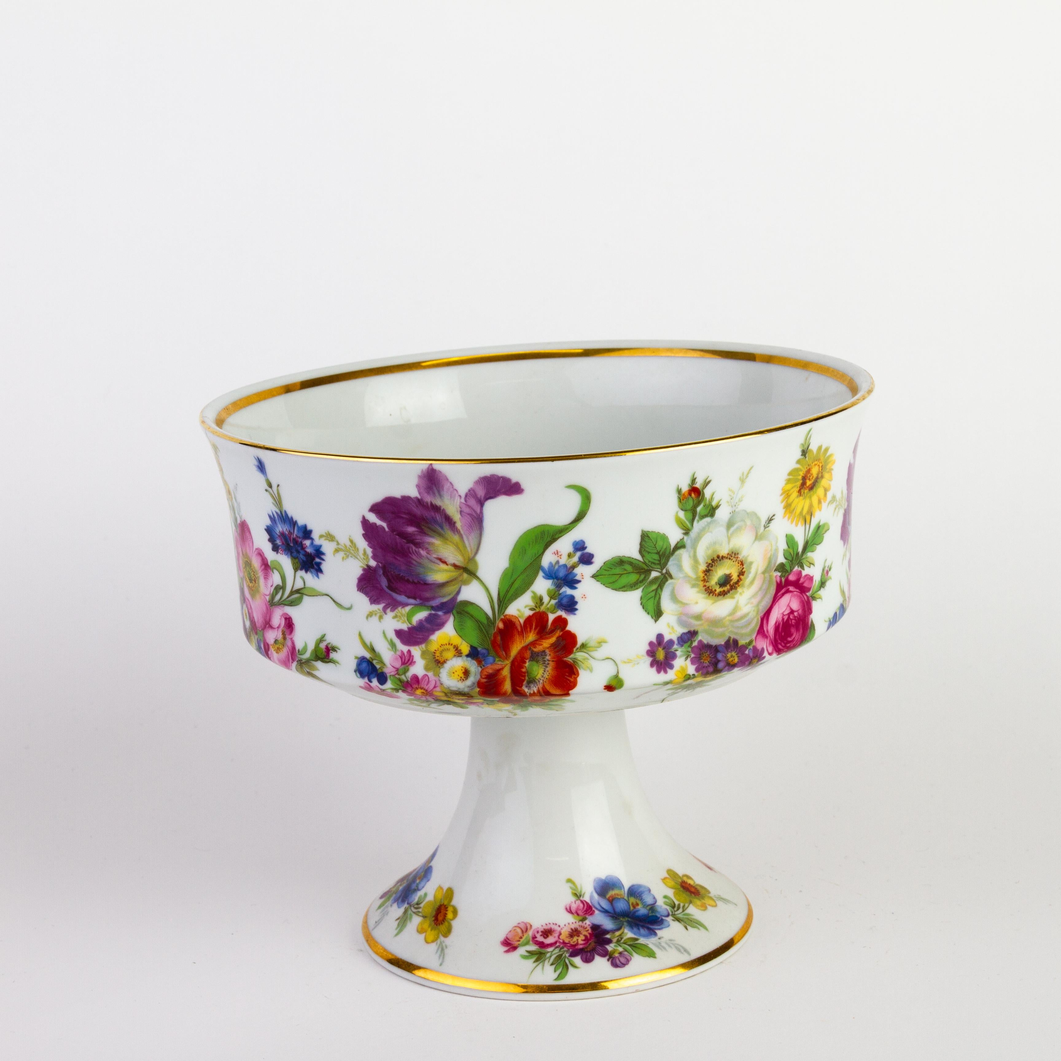 Fine 24KT Gold Hand Painted Porcelain Floral Comport Centerpiece Bomboniere  In Good Condition For Sale In Nottingham, GB