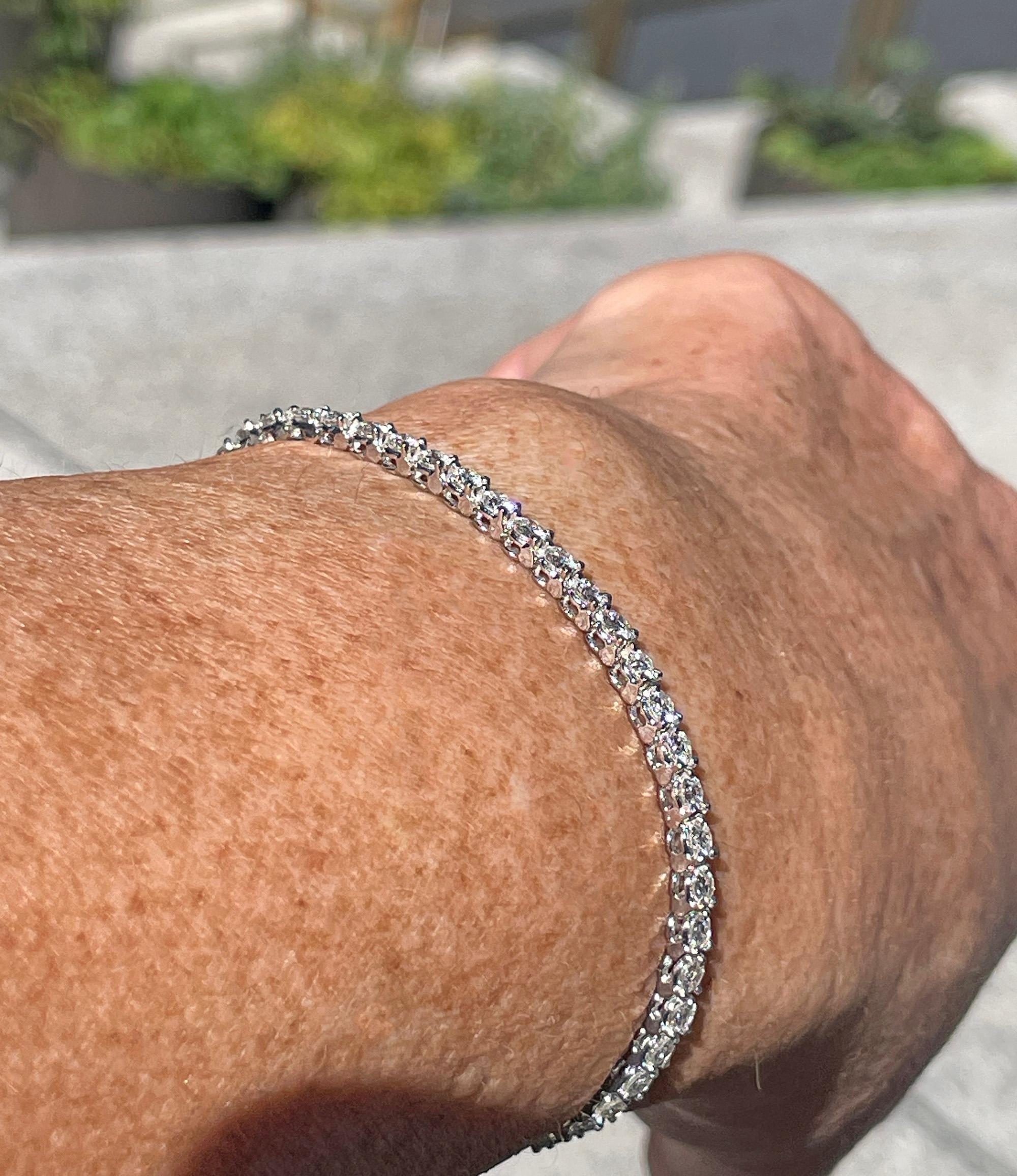 Feines 2,75 Karat natürliches rundes Diamant-Tennisarmband aus Platin mit 3 Zacken 9
