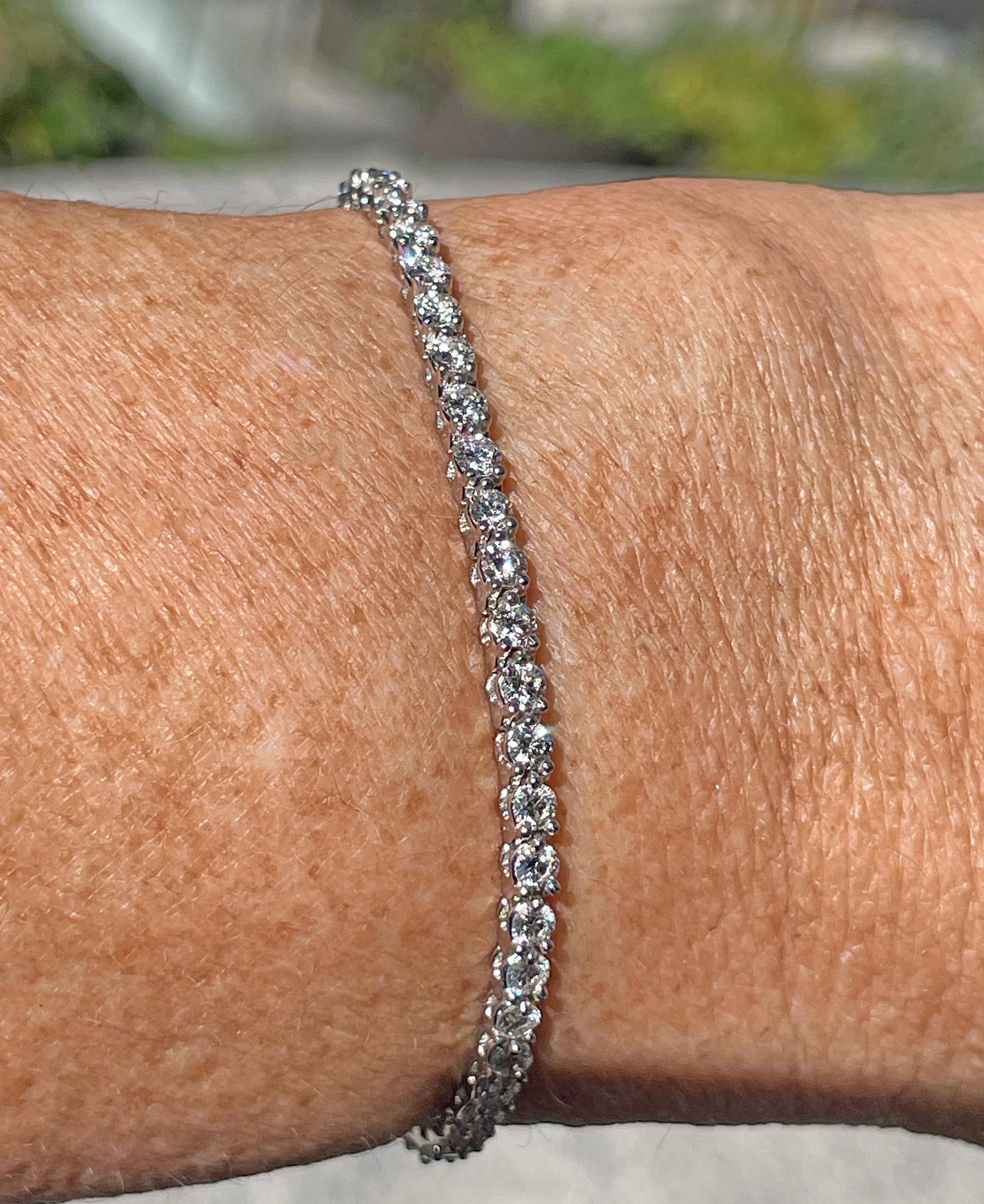 Feines 2,75 Karat natürliches rundes Diamant-Tennisarmband aus Platin mit 3 Zacken 10