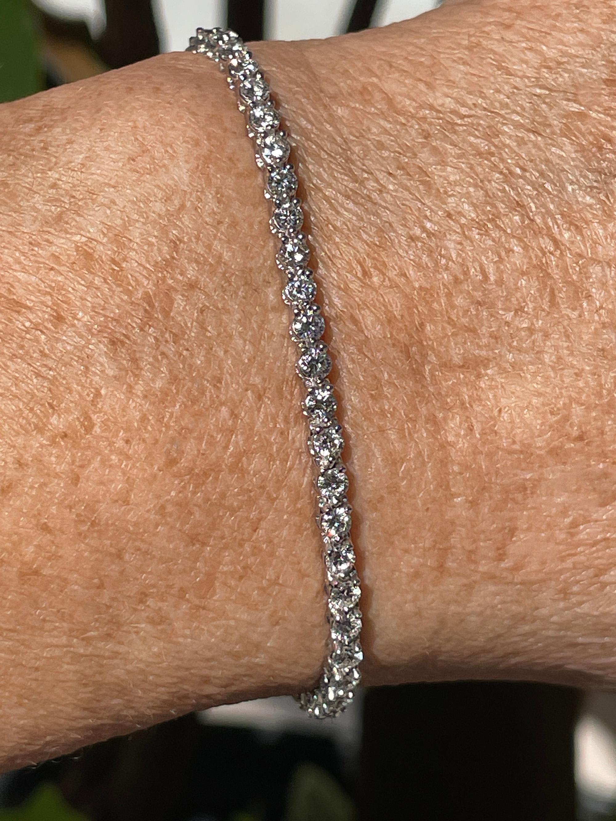 Feines 2,75 Karat natürliches rundes Diamant-Tennisarmband aus Platin mit 3 Zacken 12