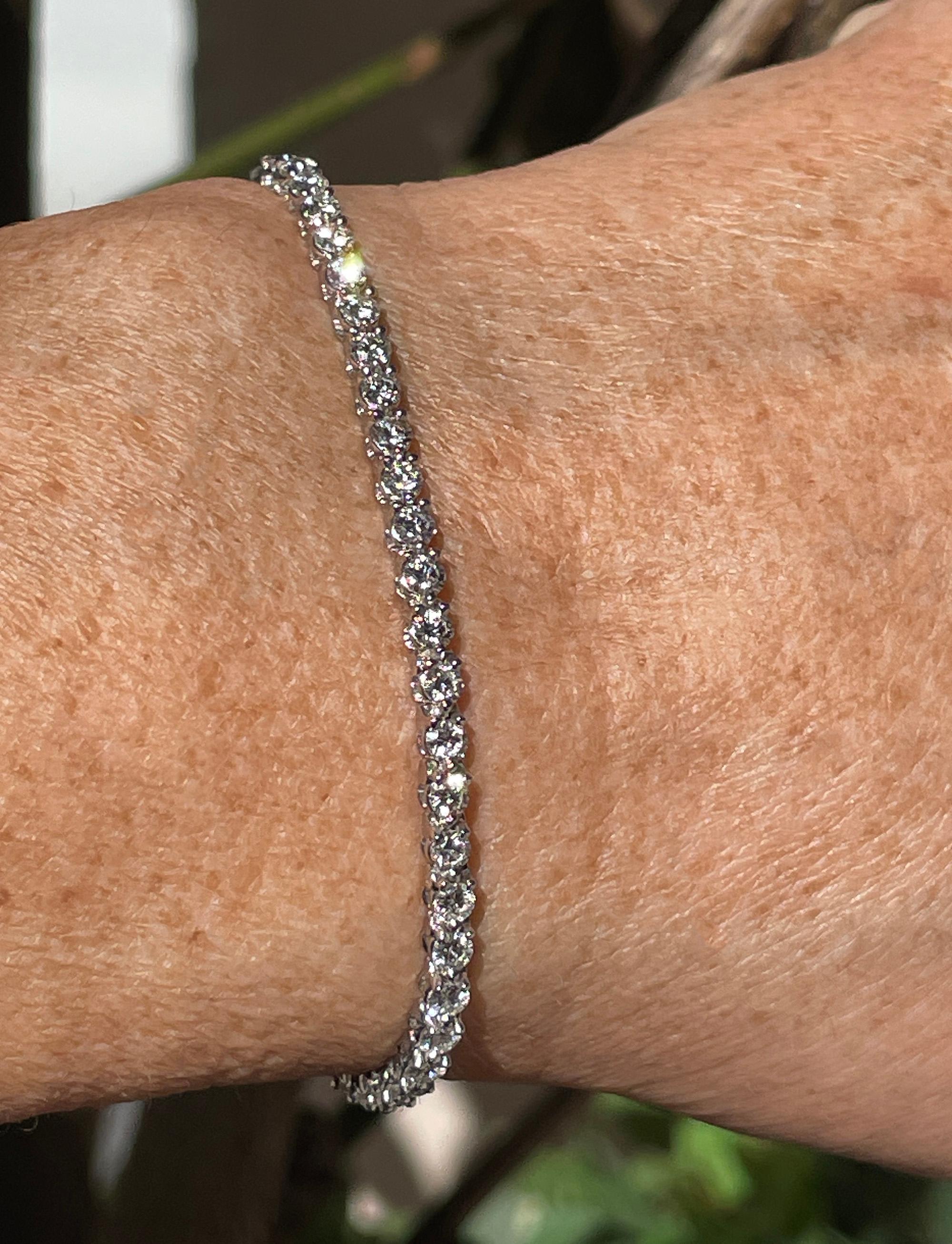 Feines 2,75 Karat natürliches rundes Diamant-Tennisarmband aus Platin mit 3 Zacken 13