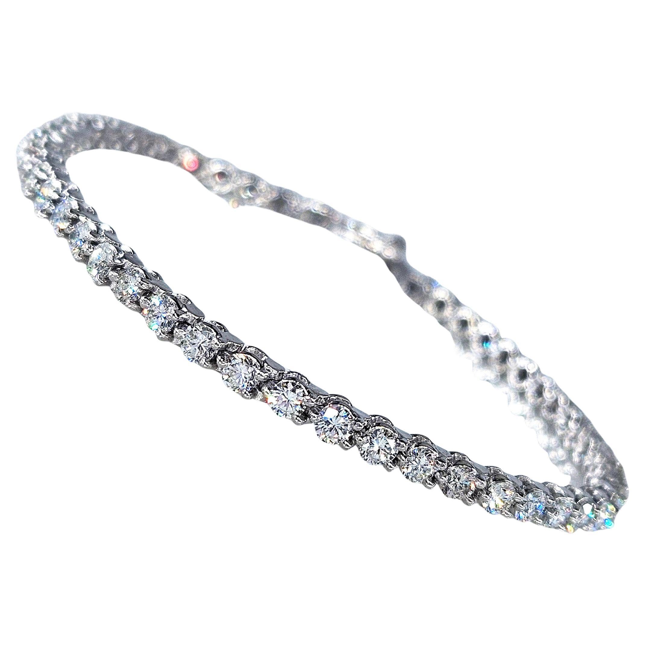 Feines 2,75 Karat natürliches rundes Diamant-Tennisarmband aus Platin mit 3 Zacken