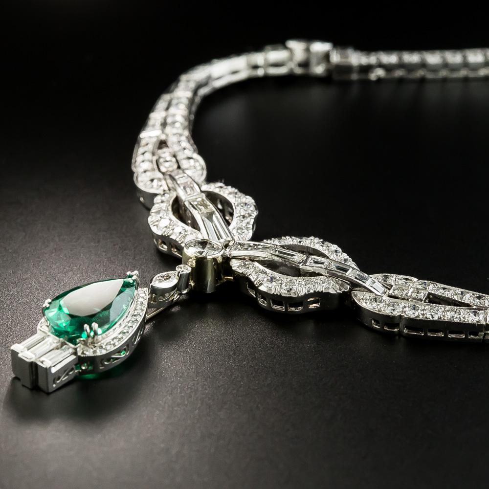 Modern Fine 2.97 Carat Colombian Emerald and Diamond Necklace For Sale