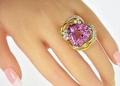 Fine  30 ct. Kunzite, Diamond and 18K yellow Gold Large Vintage Ring, c. 1960.