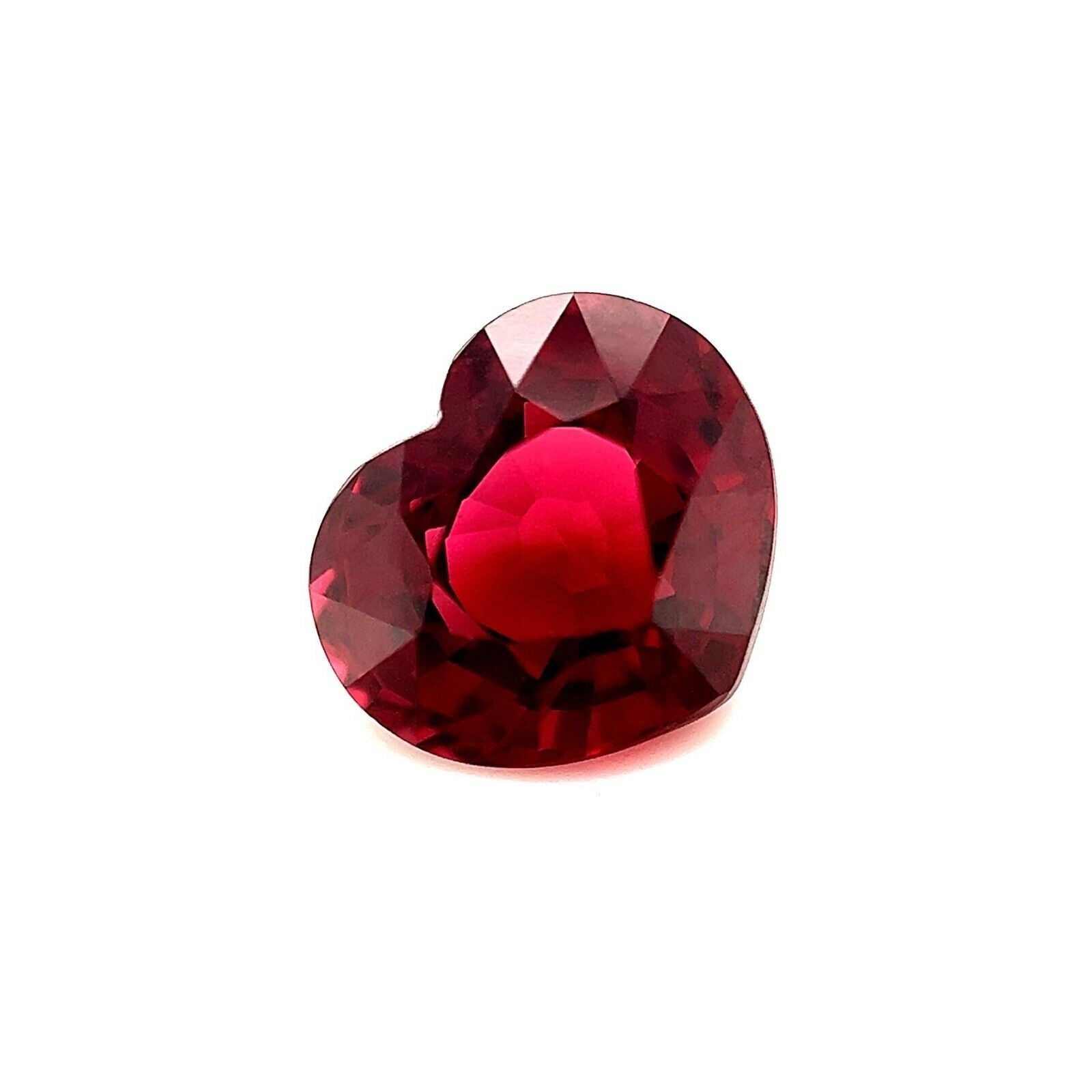 Pierre précieuse non sertie, grenat rhodolite rose violacé taille cœur de 3,13 carats, 9 x 8 mm, VVS