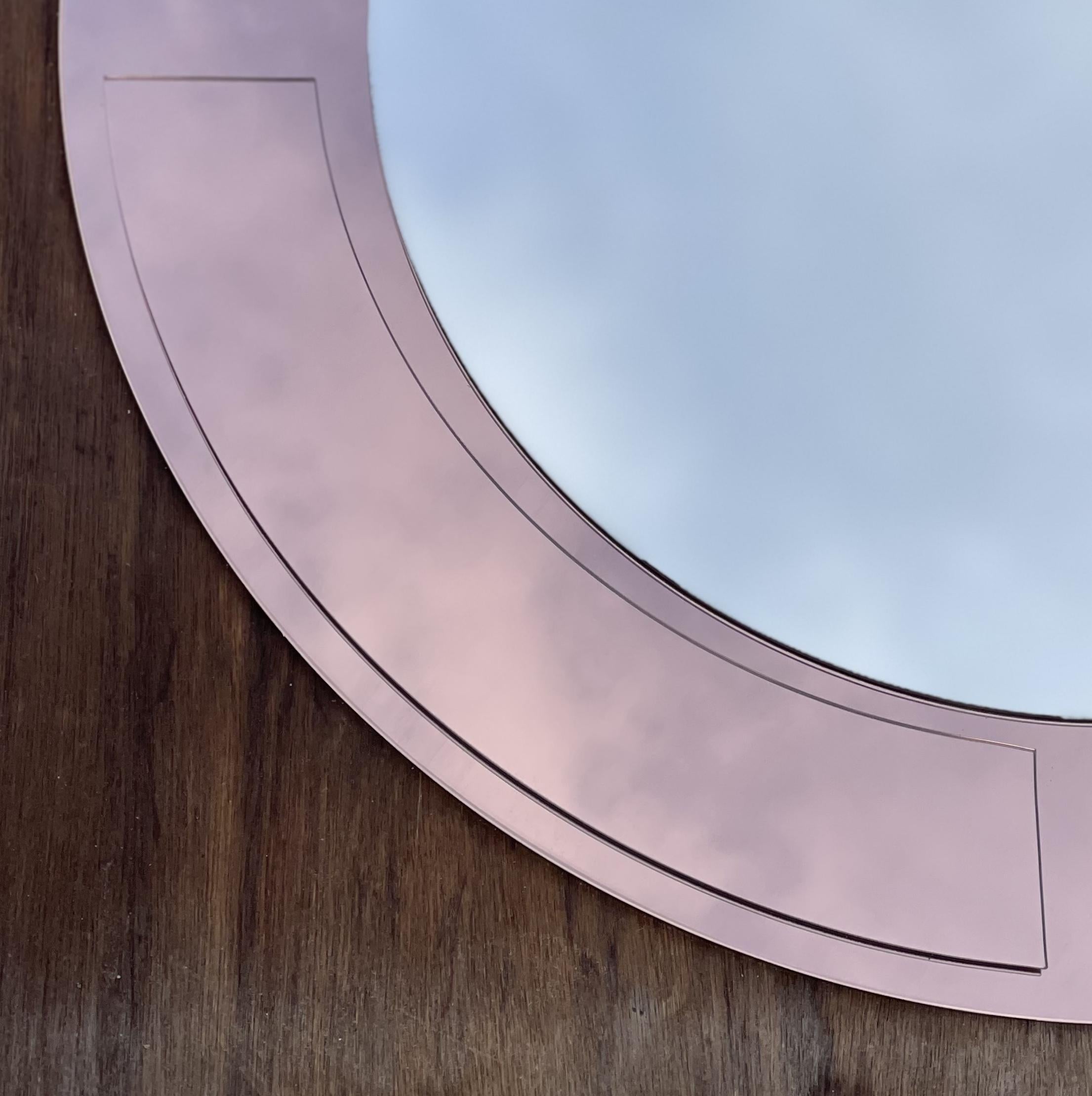 Specchio da parete con cornice in vetro 3D Art Deco Mirror in vetro ambra/pesca con cornice rotonda In condizioni buone in vendita a West Sussex, Pulborough