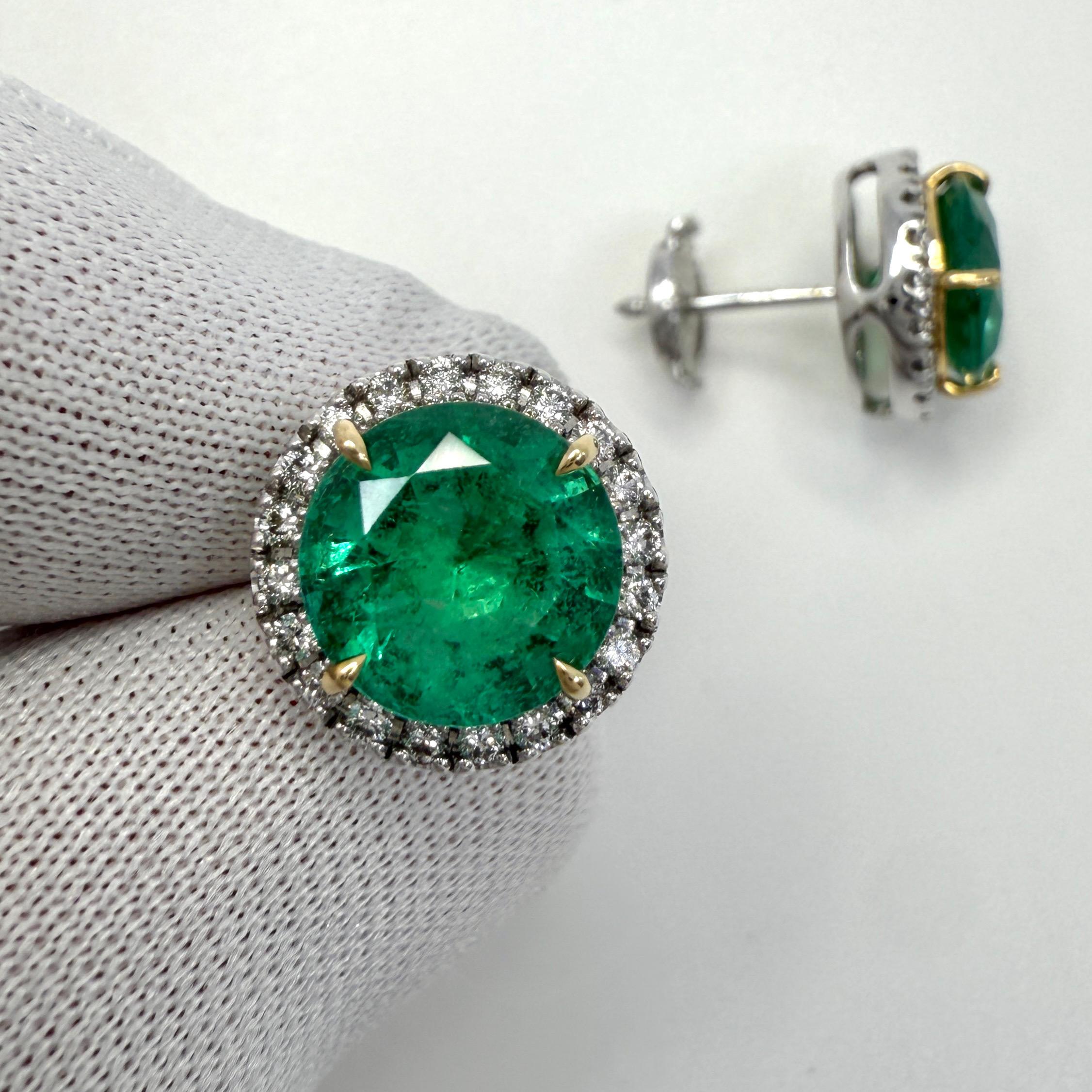 Pregiati orecchini a cerchio in oro con smeraldo verde vivo e diamante da 4,57 carati certificati GIA in vendita 1