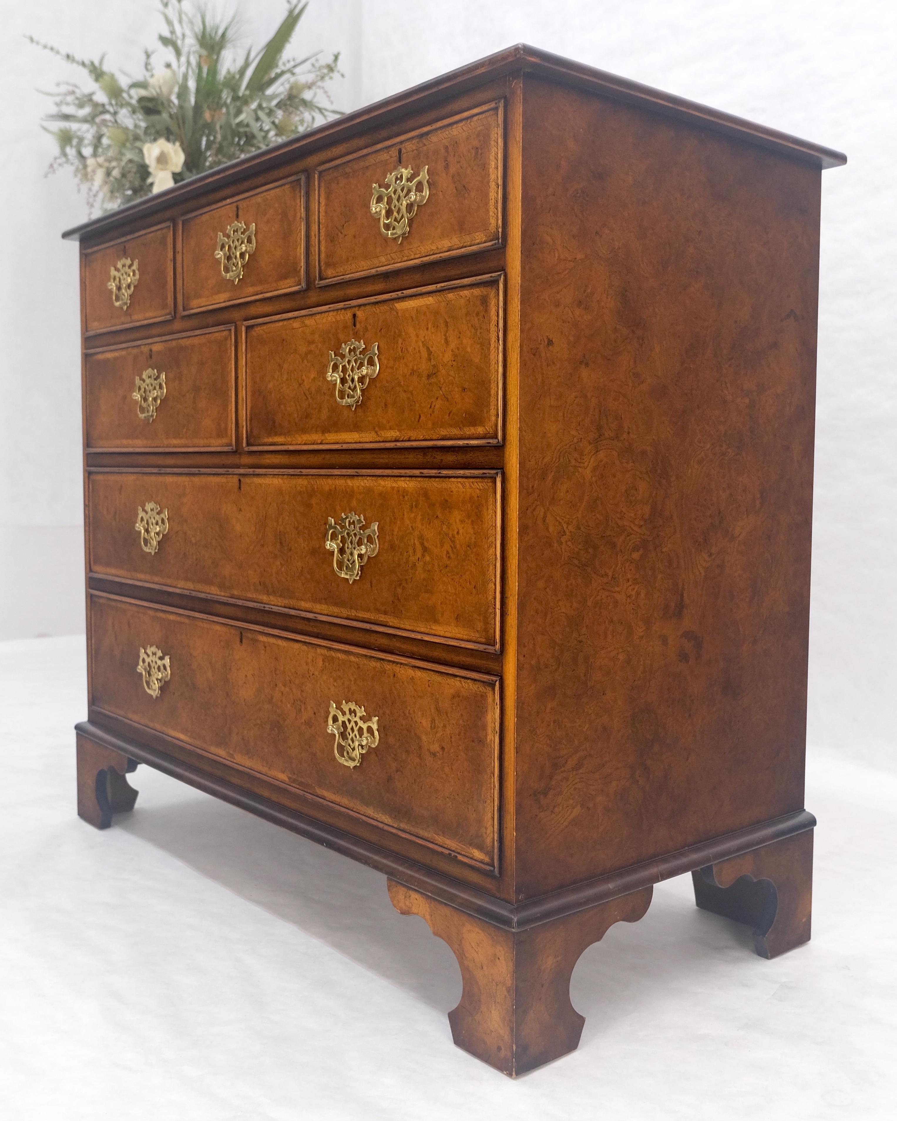 Chippendale Commode 7 tiroirs en bois de ronce avec dessus à baguettes Pieds à crémaillère MINT en vente