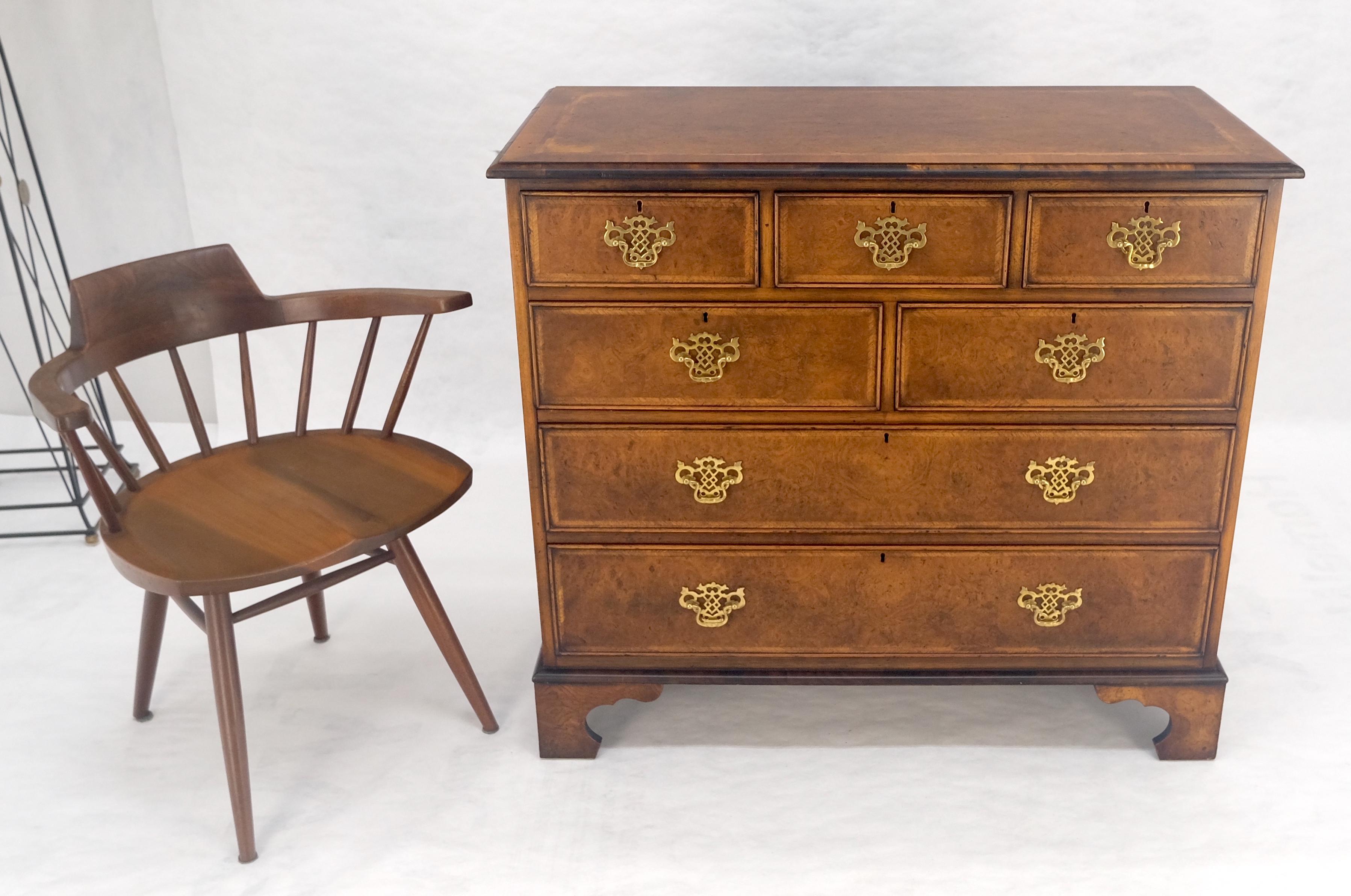 Commode 7 tiroirs en bois de ronce avec dessus à baguettes Pieds à crémaillère MINT Excellent état - En vente à Rockaway, NJ