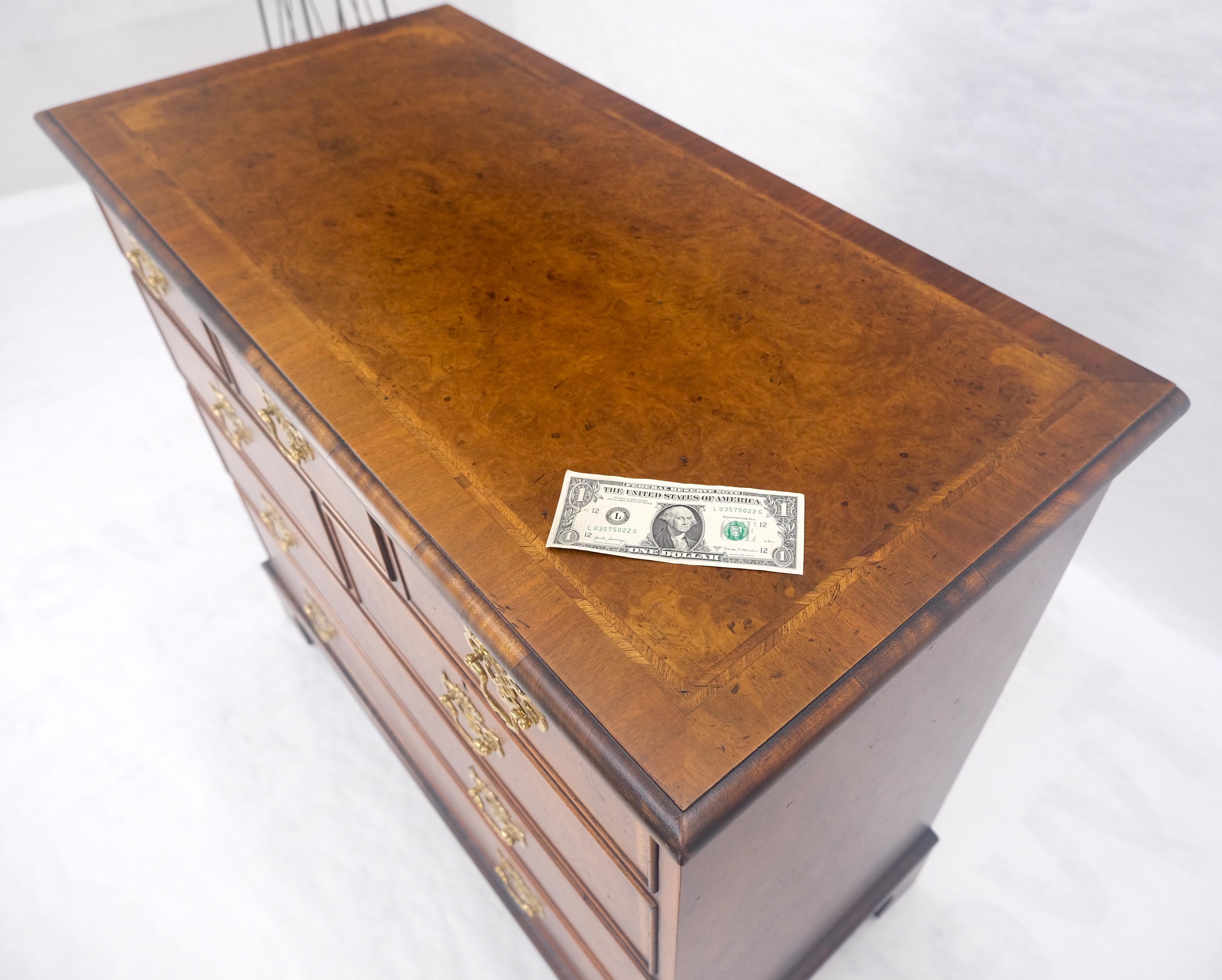 20ième siècle Commode 7 tiroirs en bois de ronce avec dessus à baguettes Pieds à crémaillère MINT en vente
