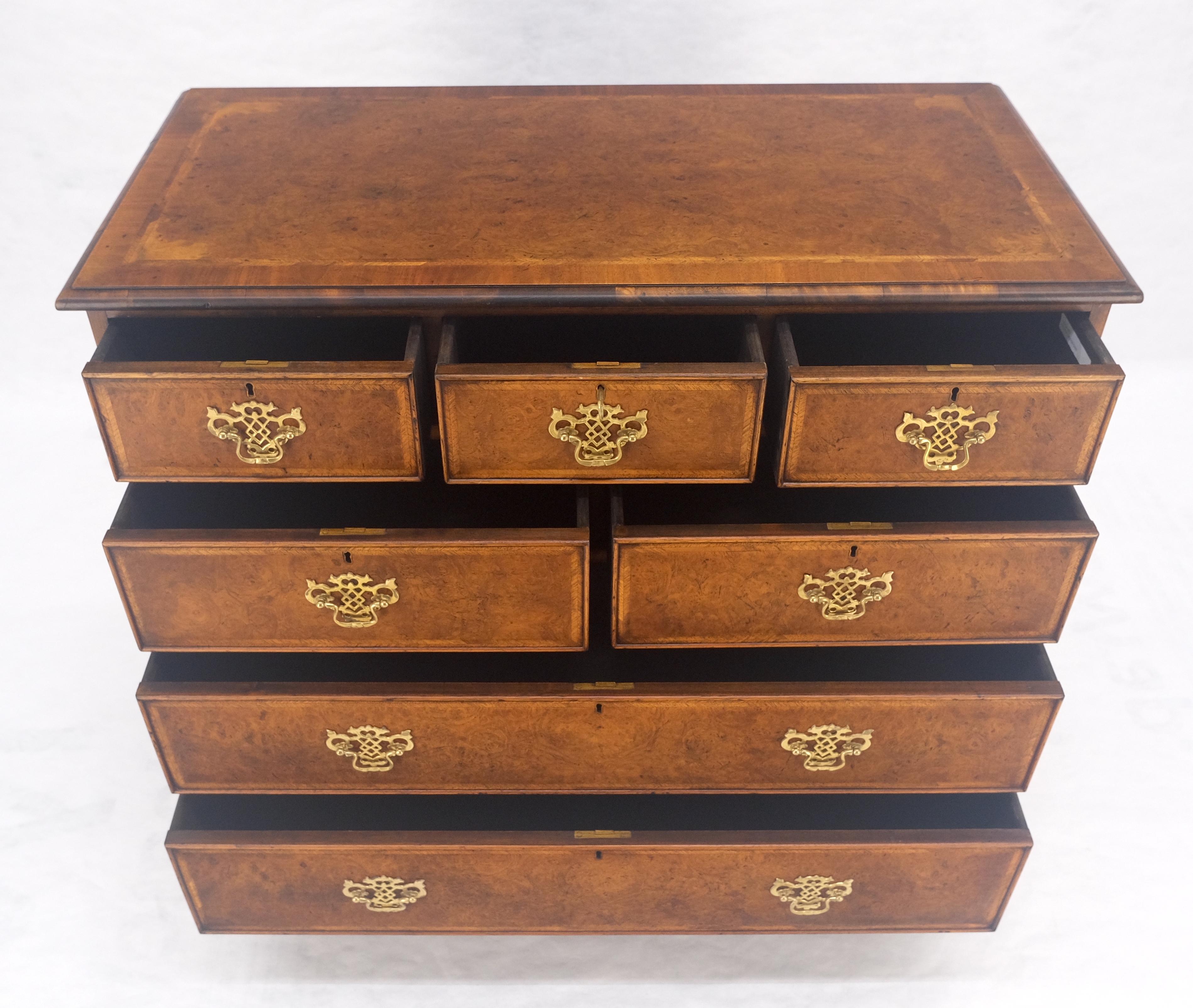 Commode 7 tiroirs en bois de ronce avec dessus à baguettes Pieds à crémaillère MINT en vente 1
