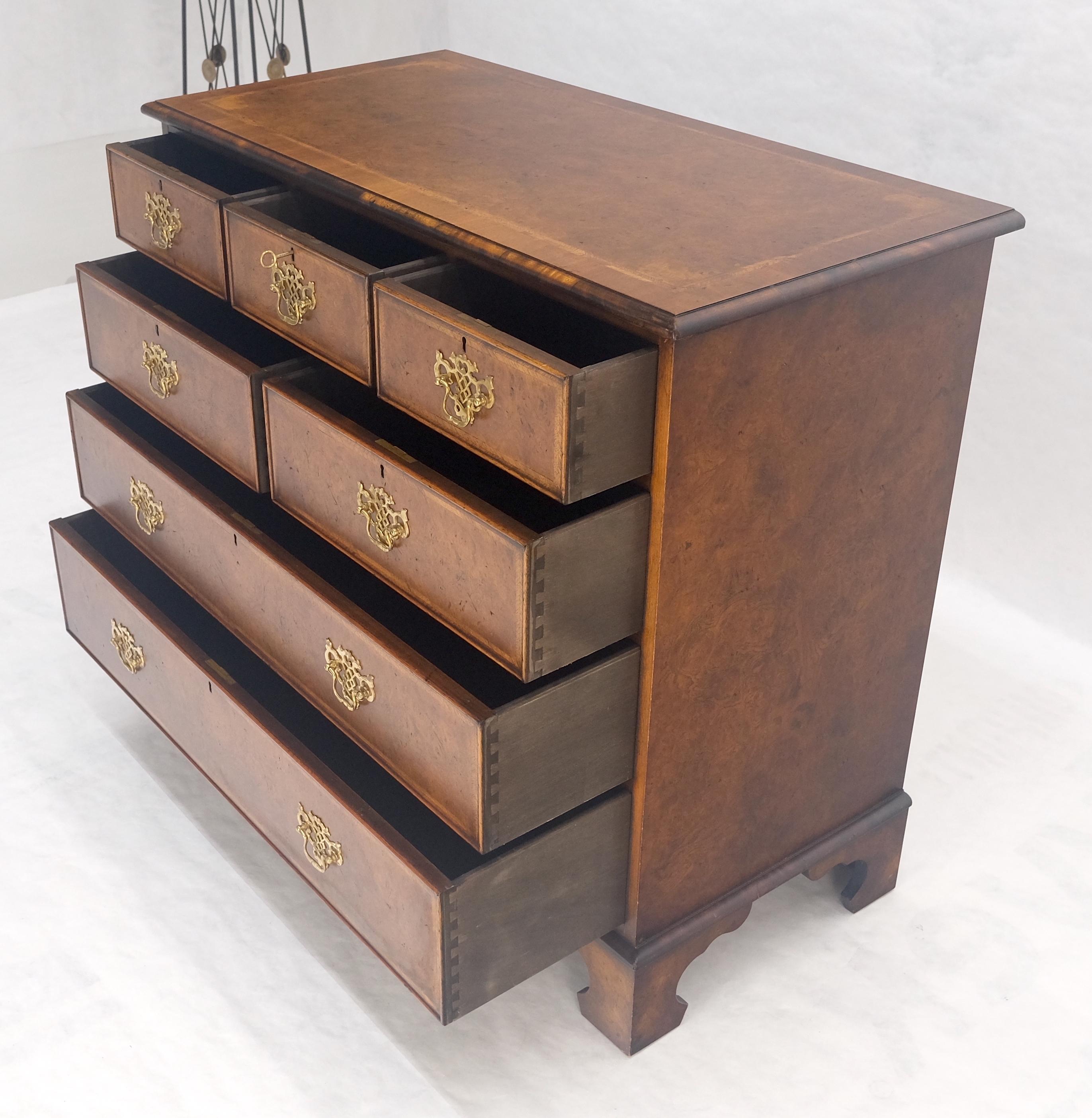 Commode 7 tiroirs en bois de ronce avec dessus à baguettes Pieds à crémaillère MINT en vente 2