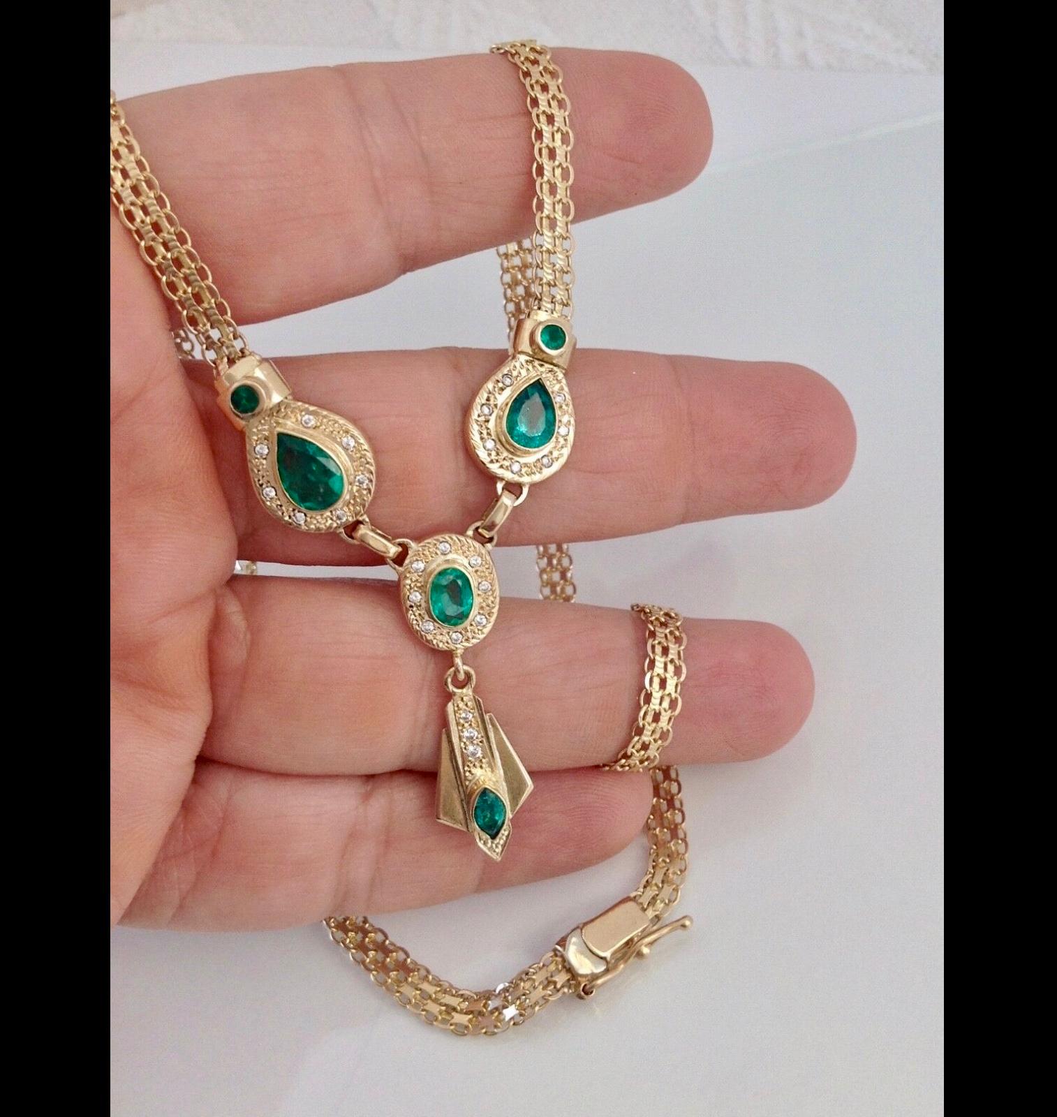 Art Nouveau Fine 7.30 Carat Colombian Emerald Necklace 18 Karat For Sale