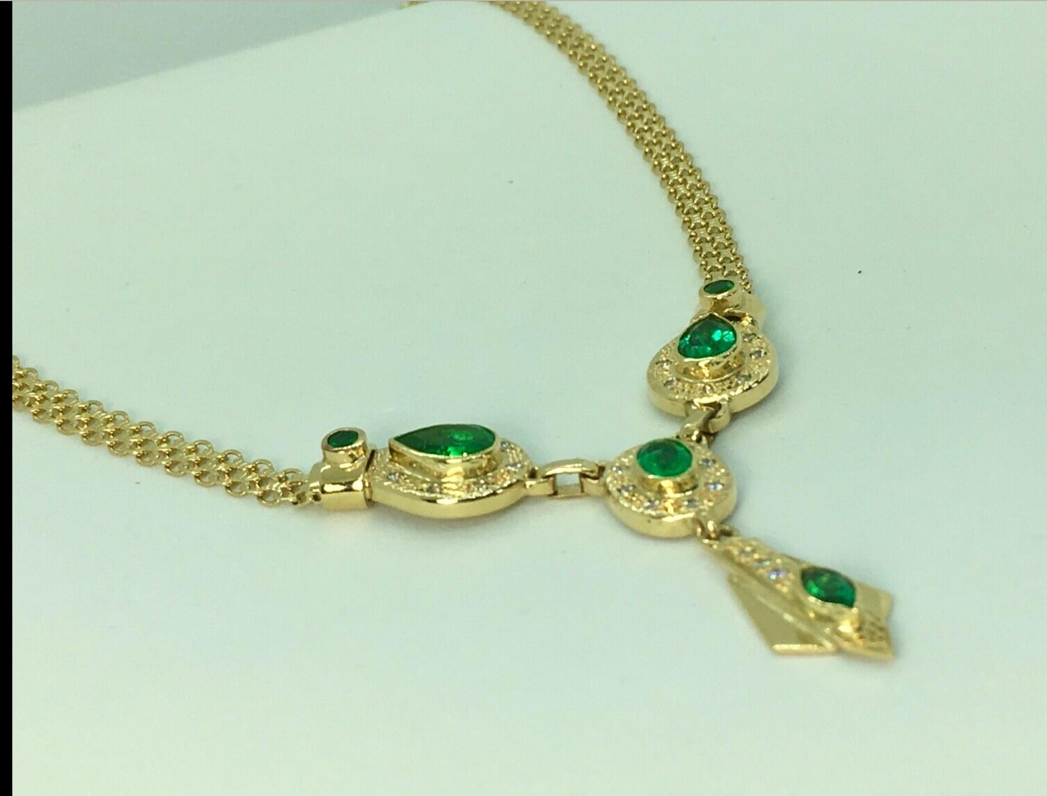 Pear Cut Fine 7.30 Carat Colombian Emerald Necklace 18 Karat For Sale