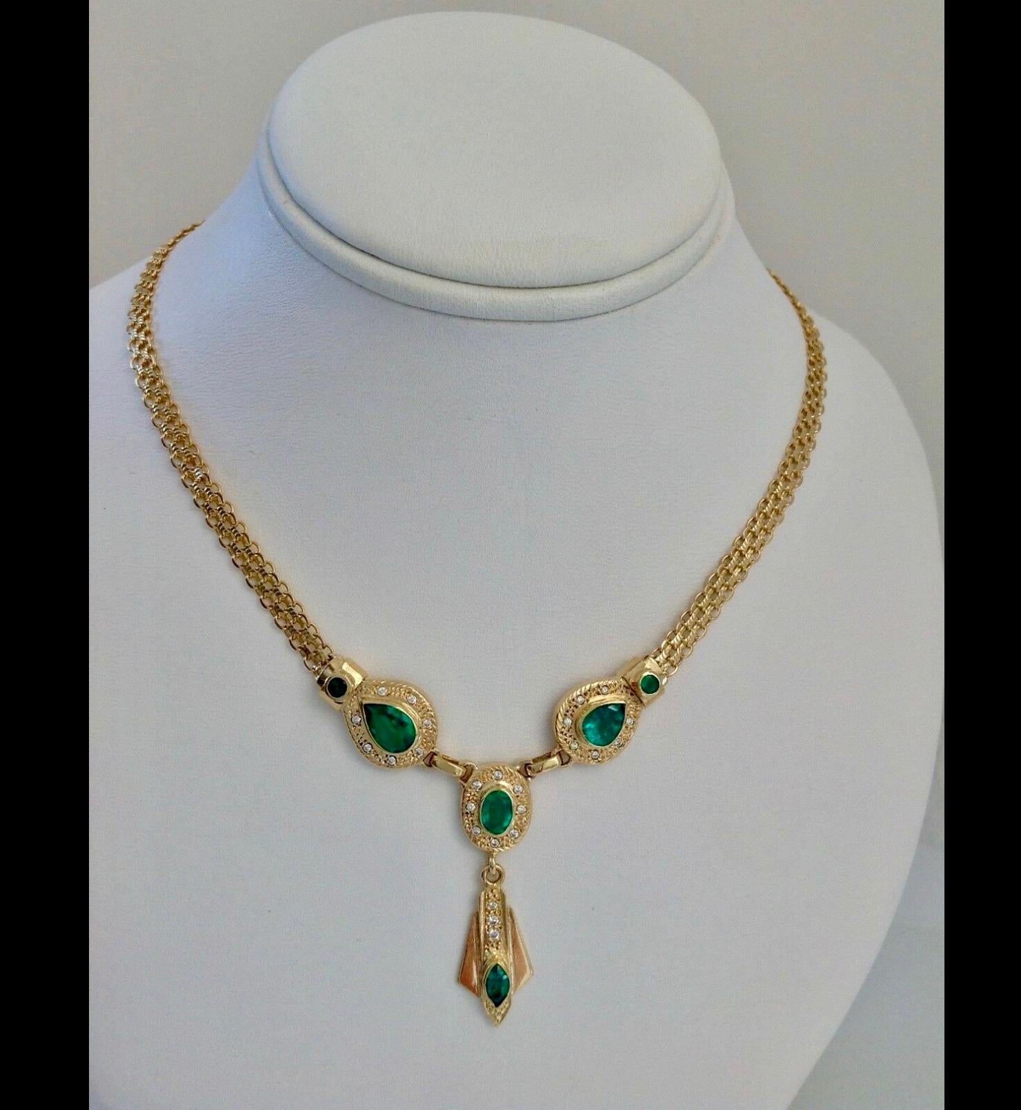 Fine 7.30 Carat Colombian Emerald Necklace 18 Karat For Sale 1
