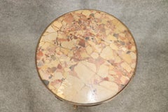 Fina mesa de mármol Breche d' Alep estilo Adam Weisweiler montada en bronce