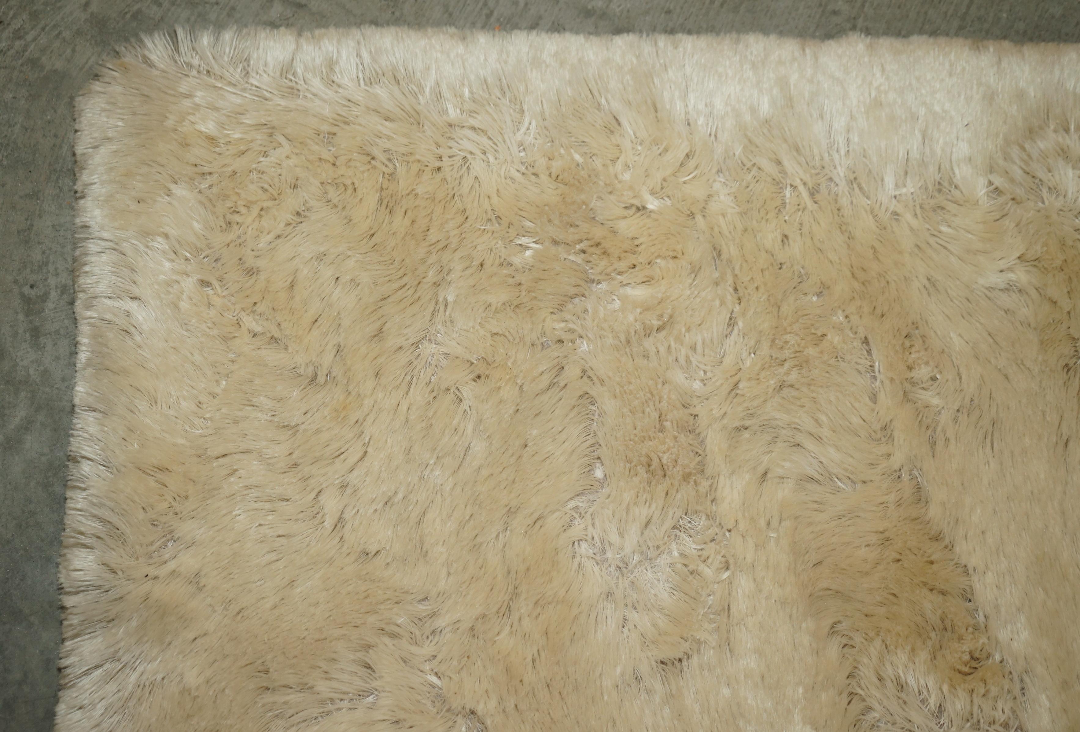 reiner, hochwertiger Mohair-Teppich von Allander für das Wohnzimmer (Englisch) im Angebot