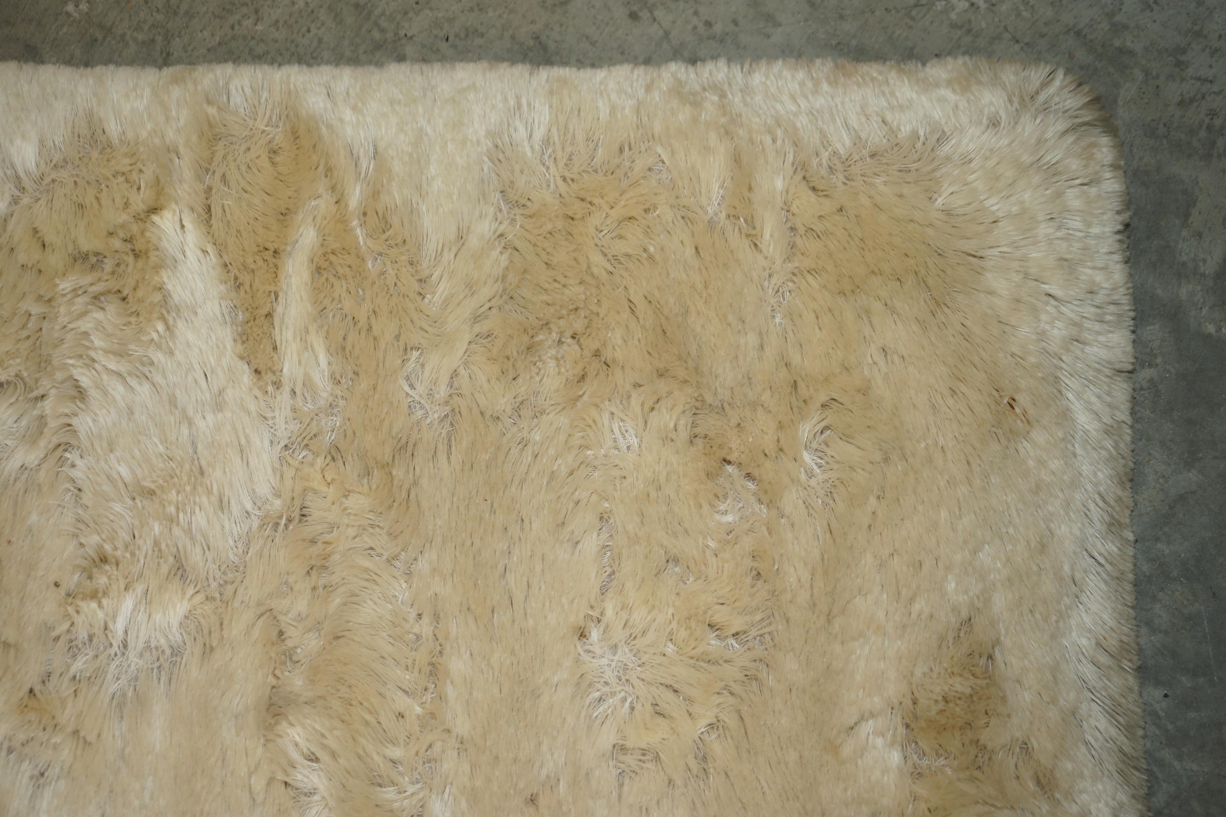 reiner, hochwertiger Mohair-Teppich von Allander für das Wohnzimmer (Handgefertigt) im Angebot