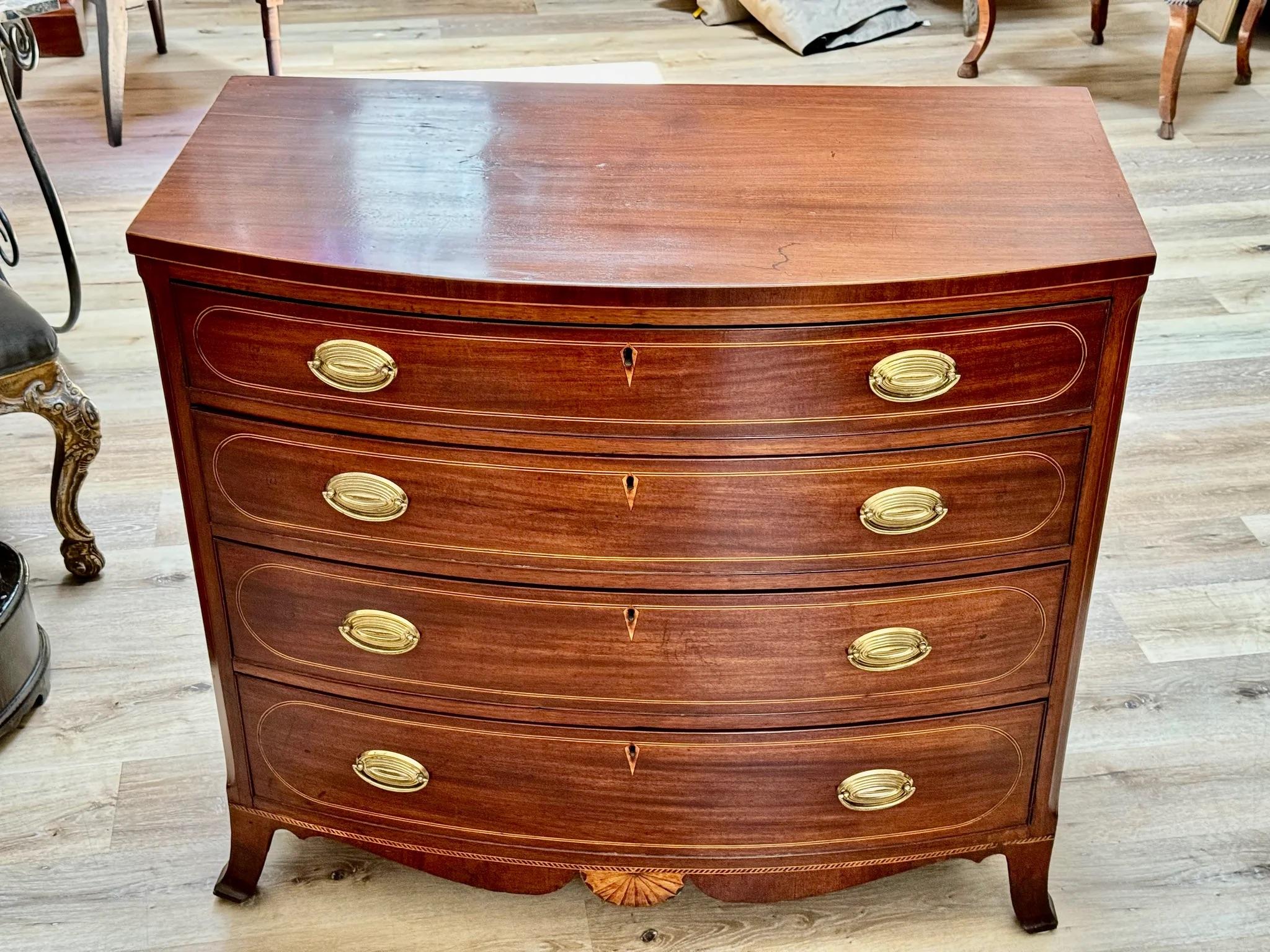 Fine American Federal Baltimore Bow-front Chest of Drawers, c. 1800 1