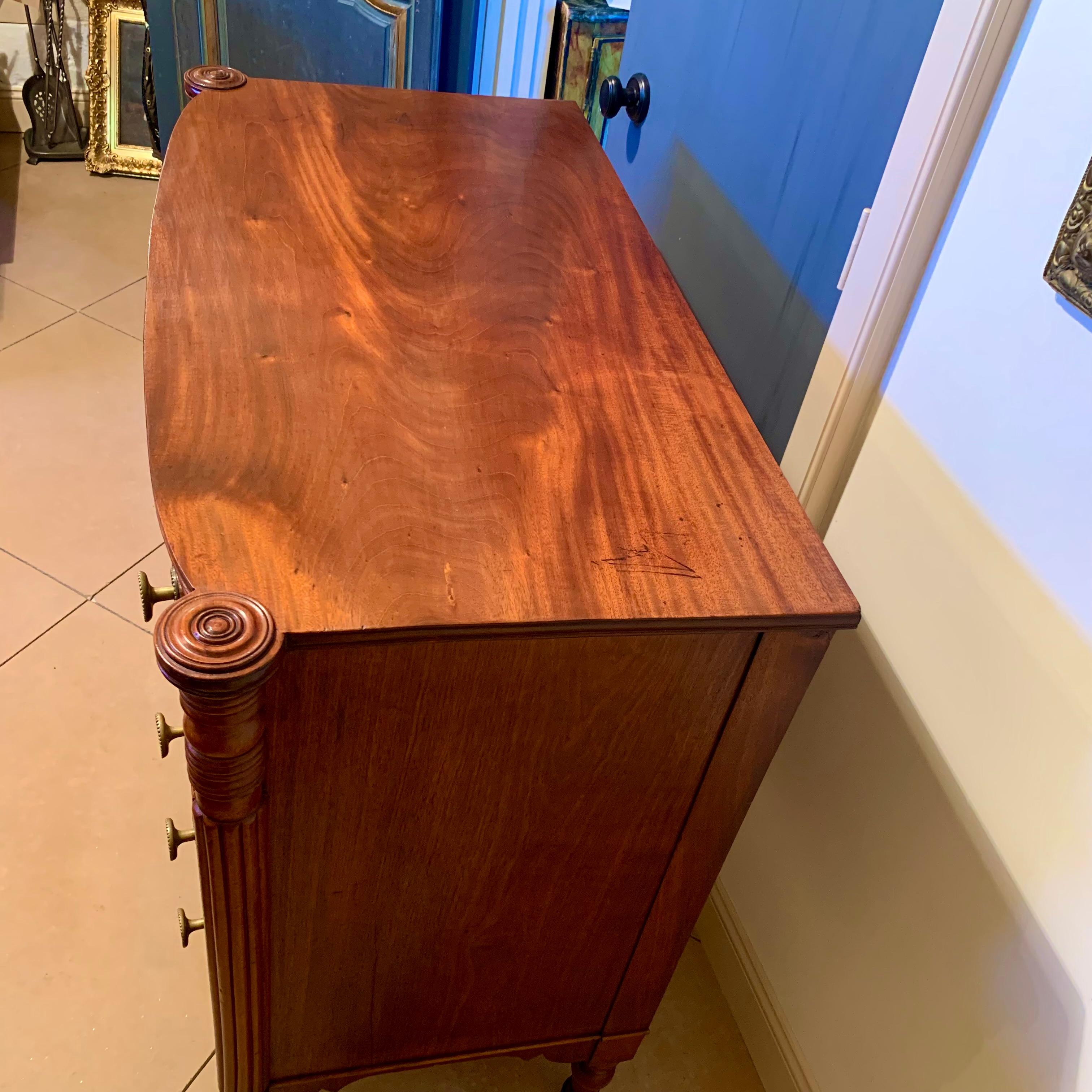 Fine American Federal Mahogany Chest Of Drawers, Massachusetts, Ca. 1810 In Good Condition In Free Union, VA